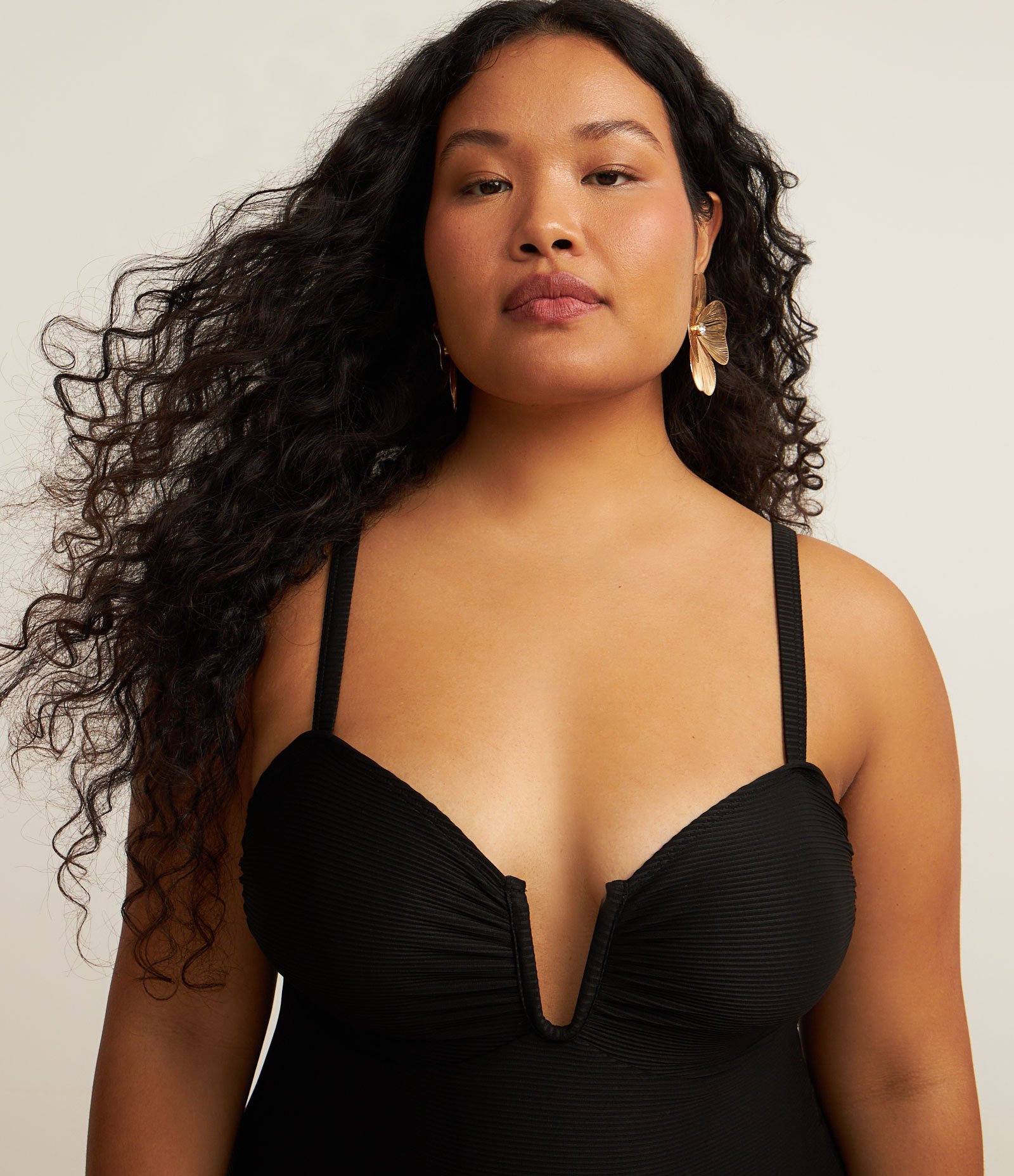 Maiô Canelado com Decote Coração Curve e Plus Size Preto 3