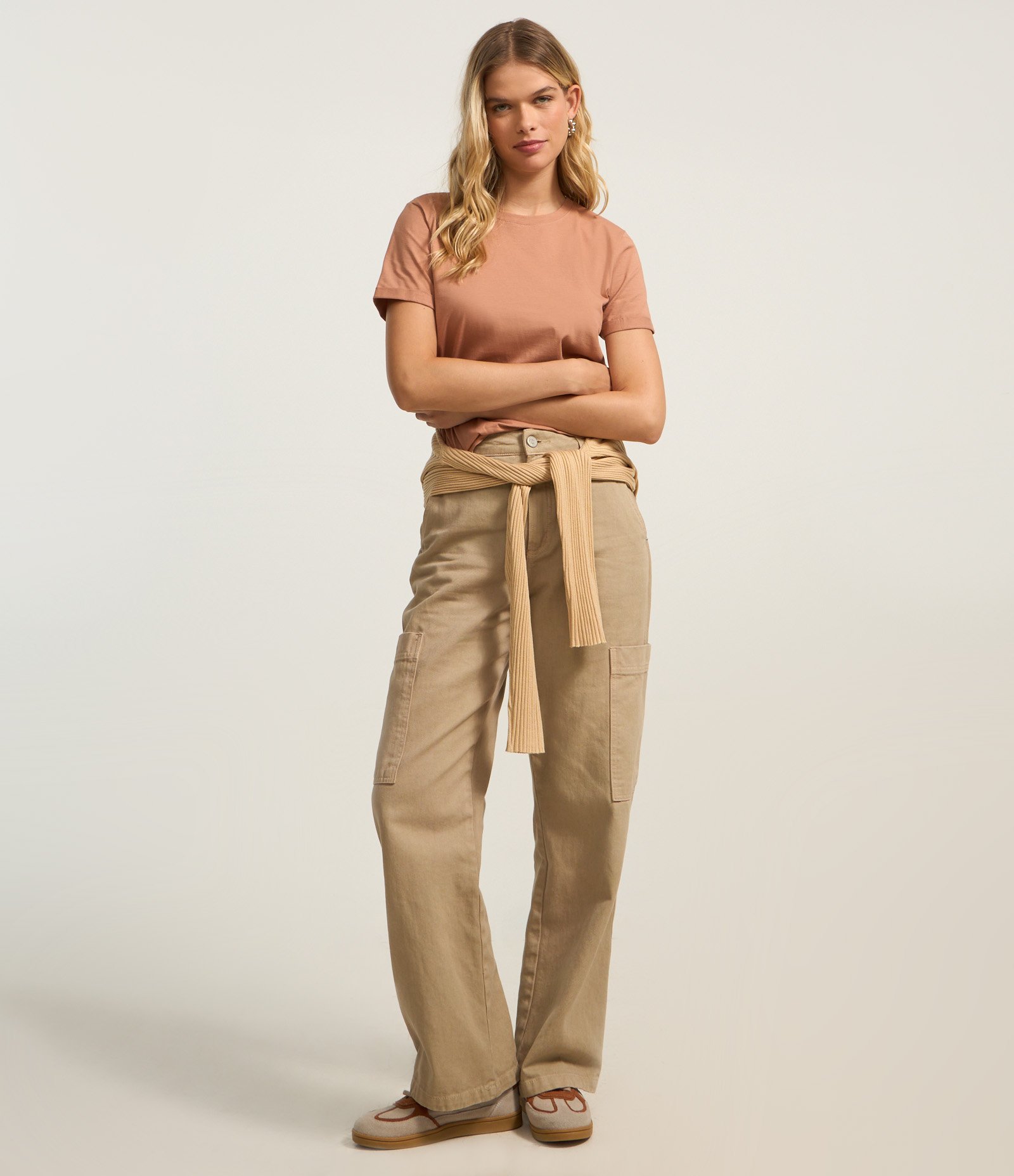 Camiseta Regular em Algodão com Manga Dobrada Marrom Claro 2