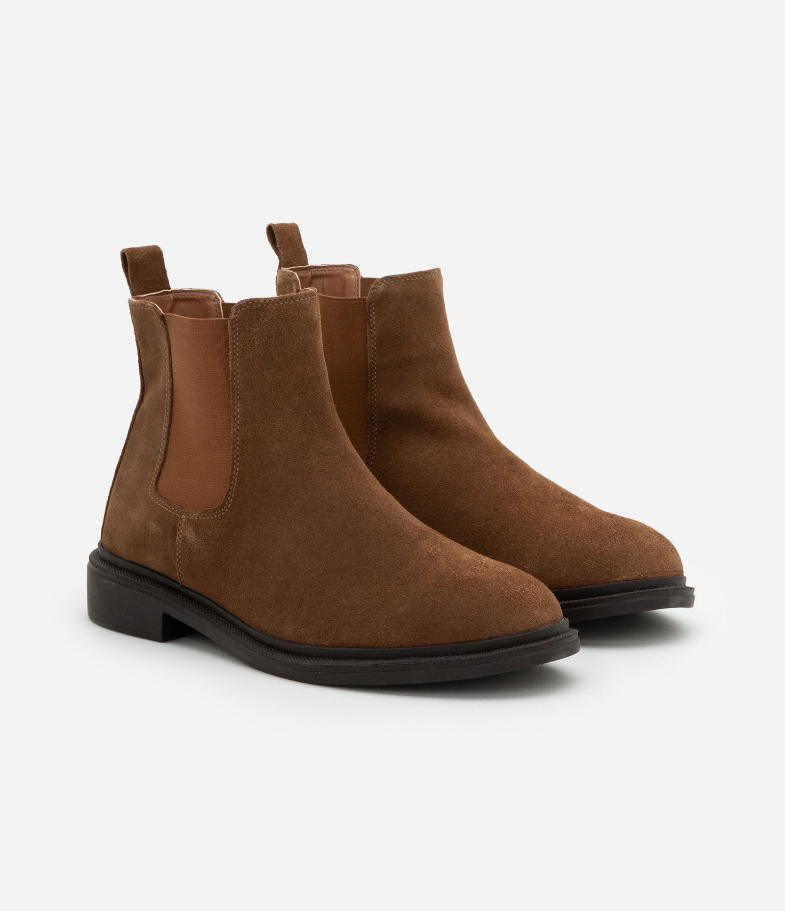 Bota Chelsea em Couro Camurça com Cano Curto Marrom 2