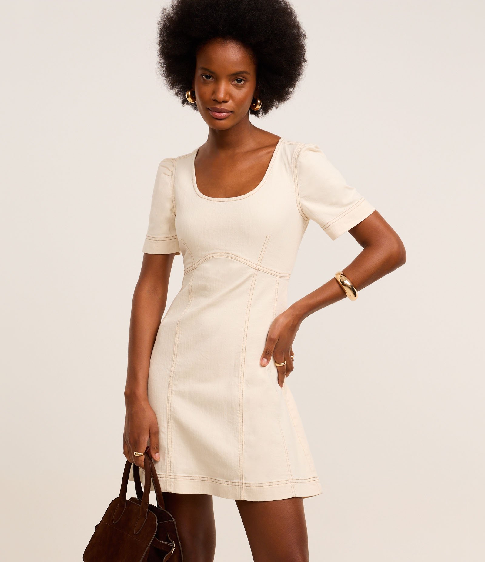 Vestido Curto em Sarja com Recortes e Zíper Off White 2