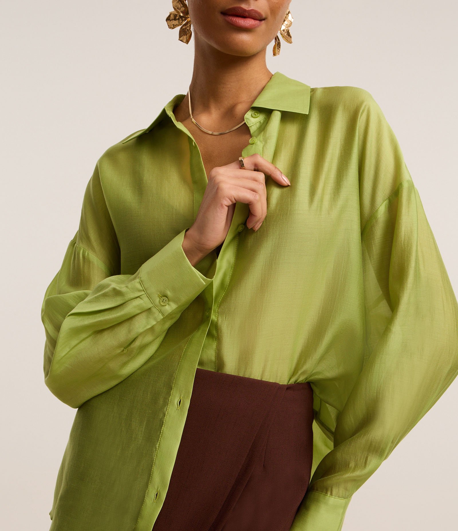 Camisa Ampla em Organza com Cava Deslocada e Punho Largo Verde 3