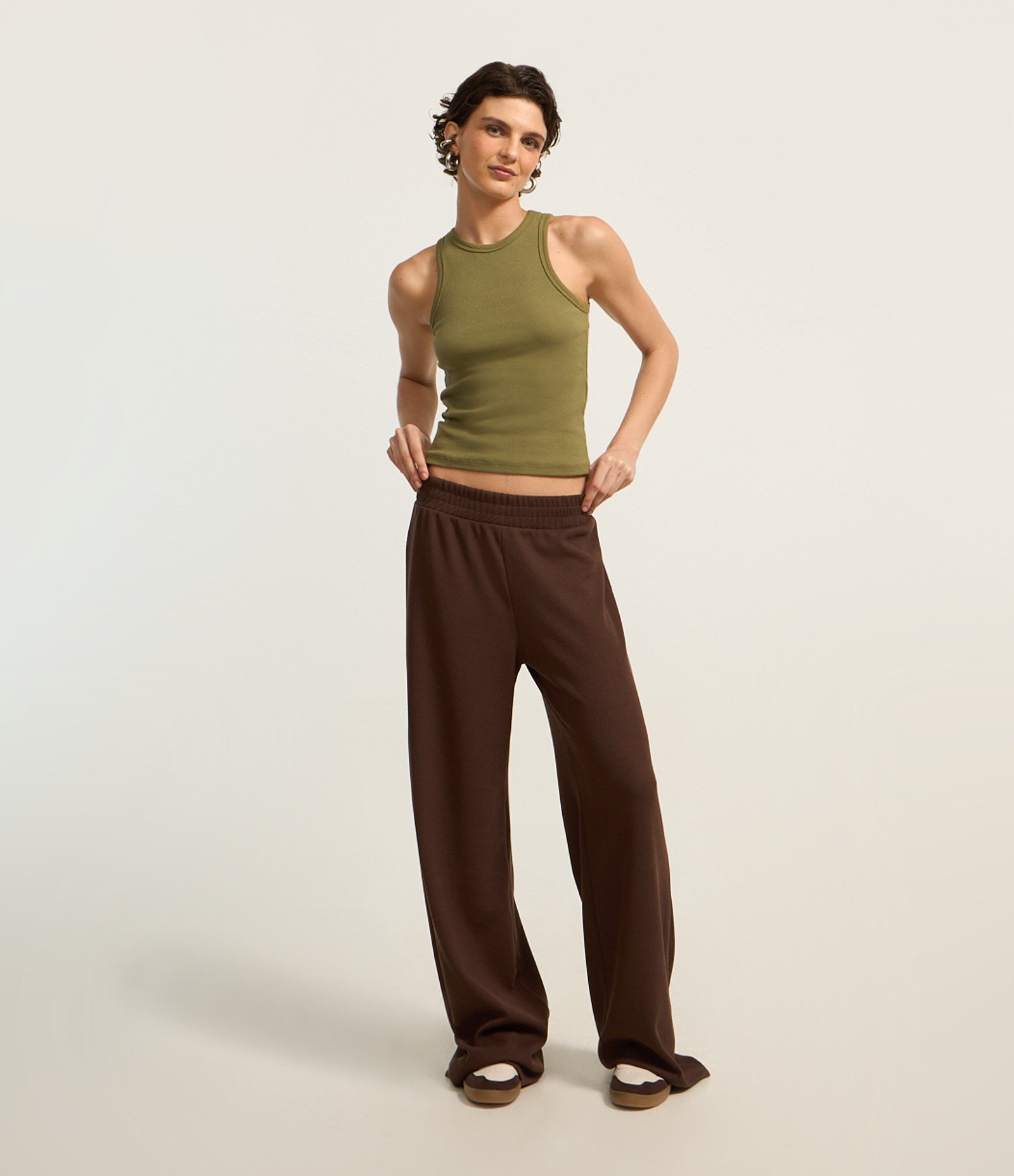 Calça Reta em Ribana Texturizada Marrom Escuro 2