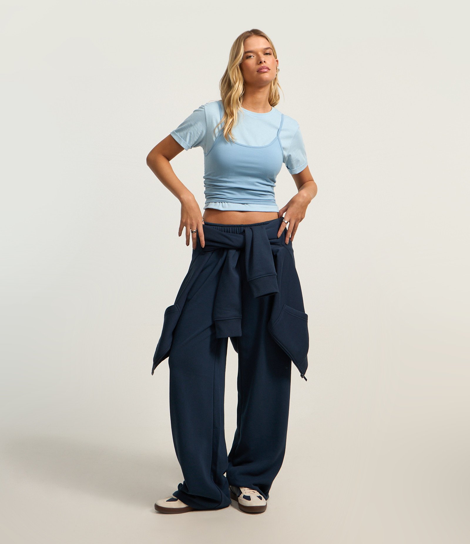 Camiseta Regular em Algodão com Manga Dobrada Azul Claro 2