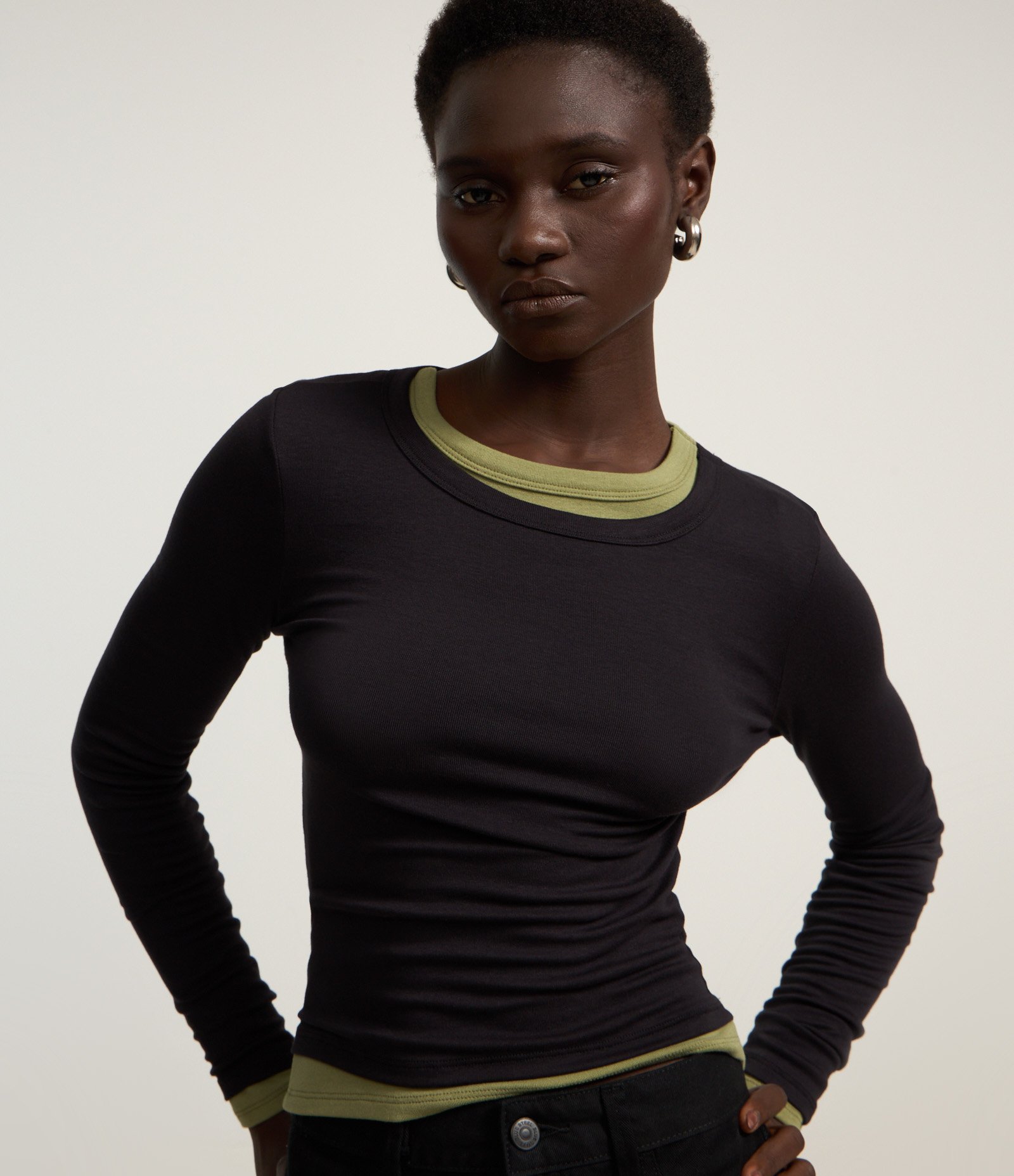 Blusa em Ribana com Gola Redonda Preto 1