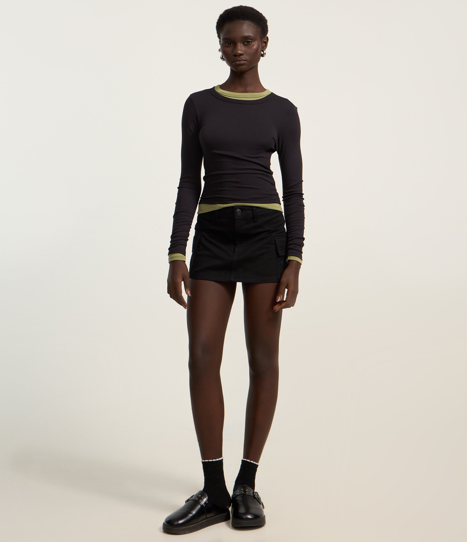 Blusa em Ribana com Gola Redonda Preto 2