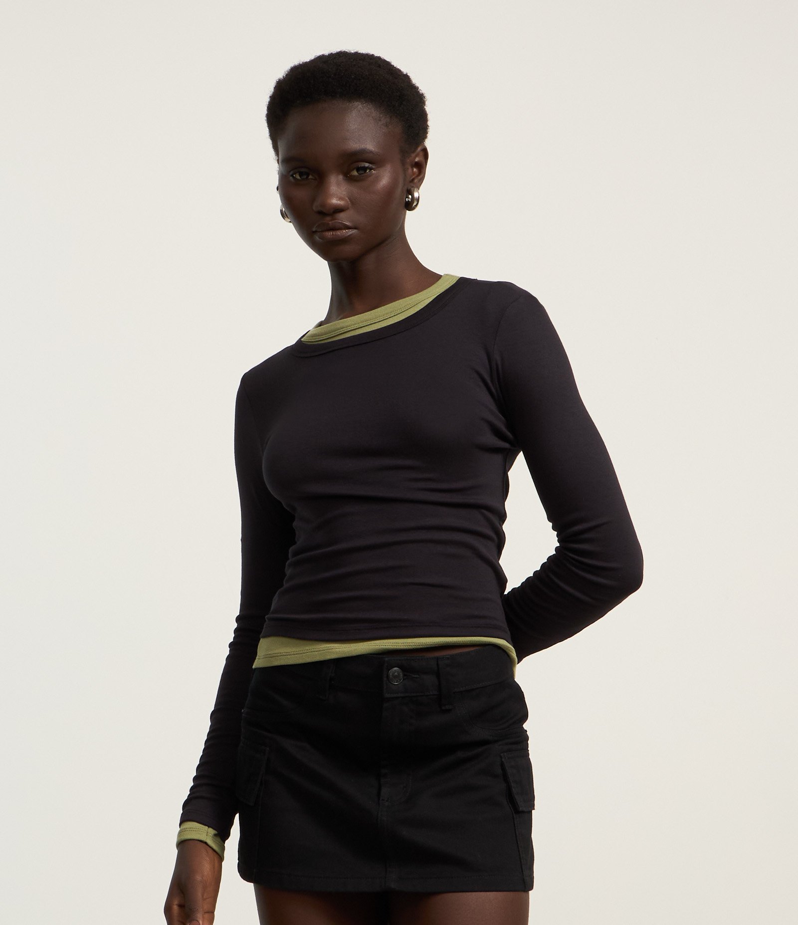 Blusa em Ribana com Gola Redonda Preto 3