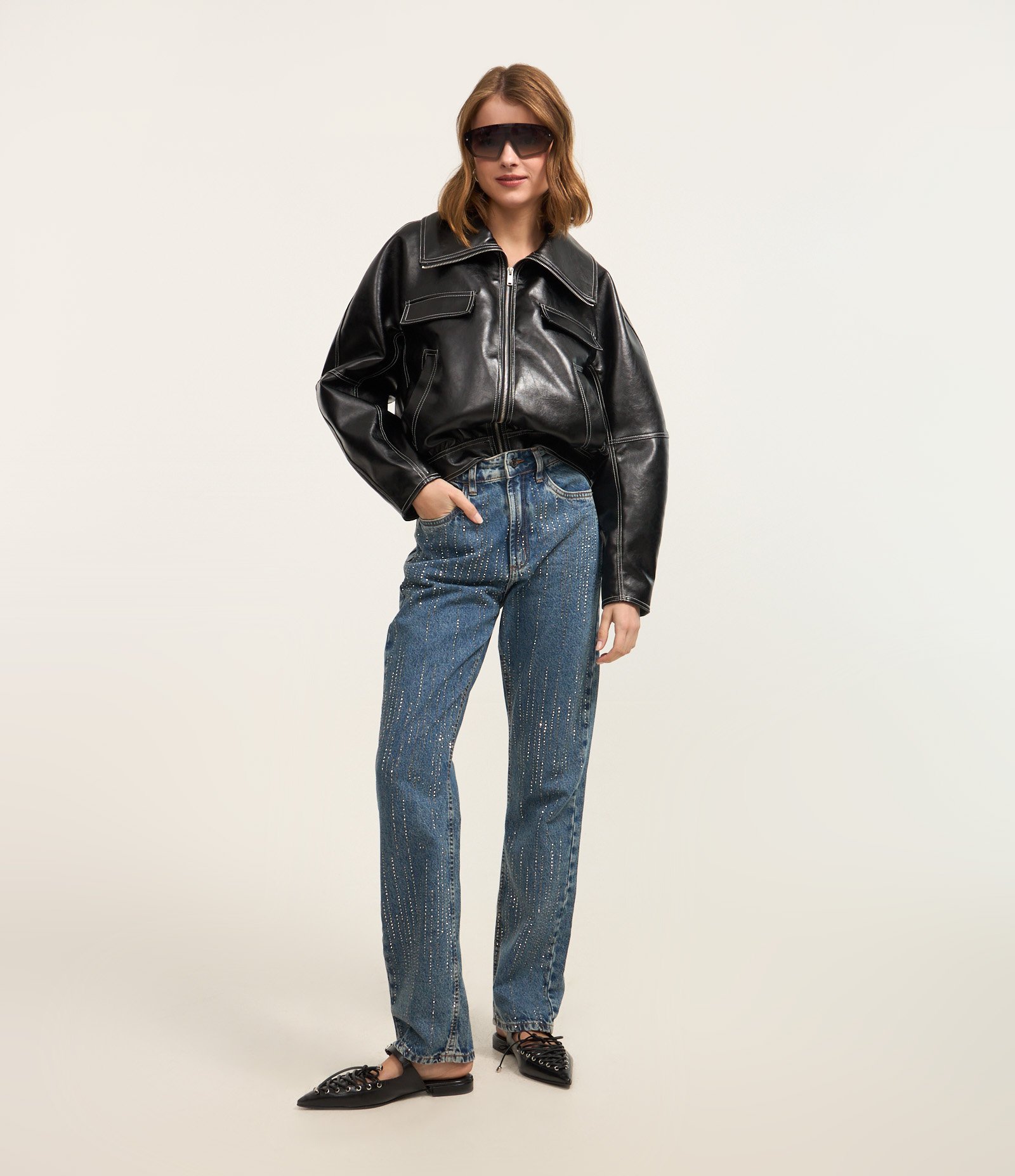 Calça Mom Comfort em Jeans com Brilhos de Strass Azul 1