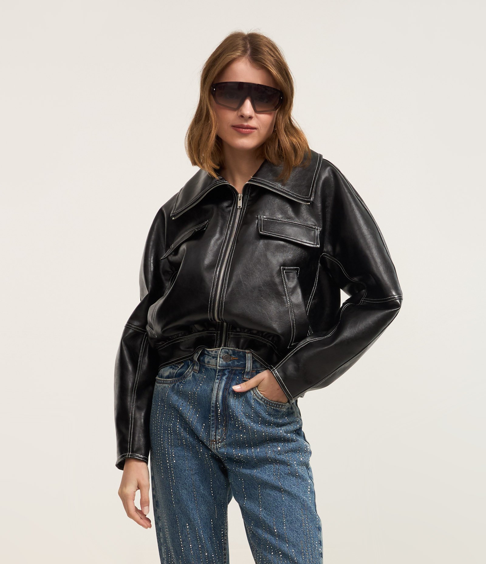 Calça Mom Comfort em Jeans com Brilhos de Strass Azul 2