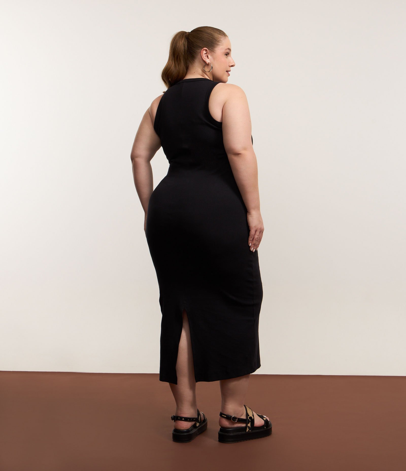 Vestido Midi em Ribana com Gola Redonda Curve & Plus Size Preto 2