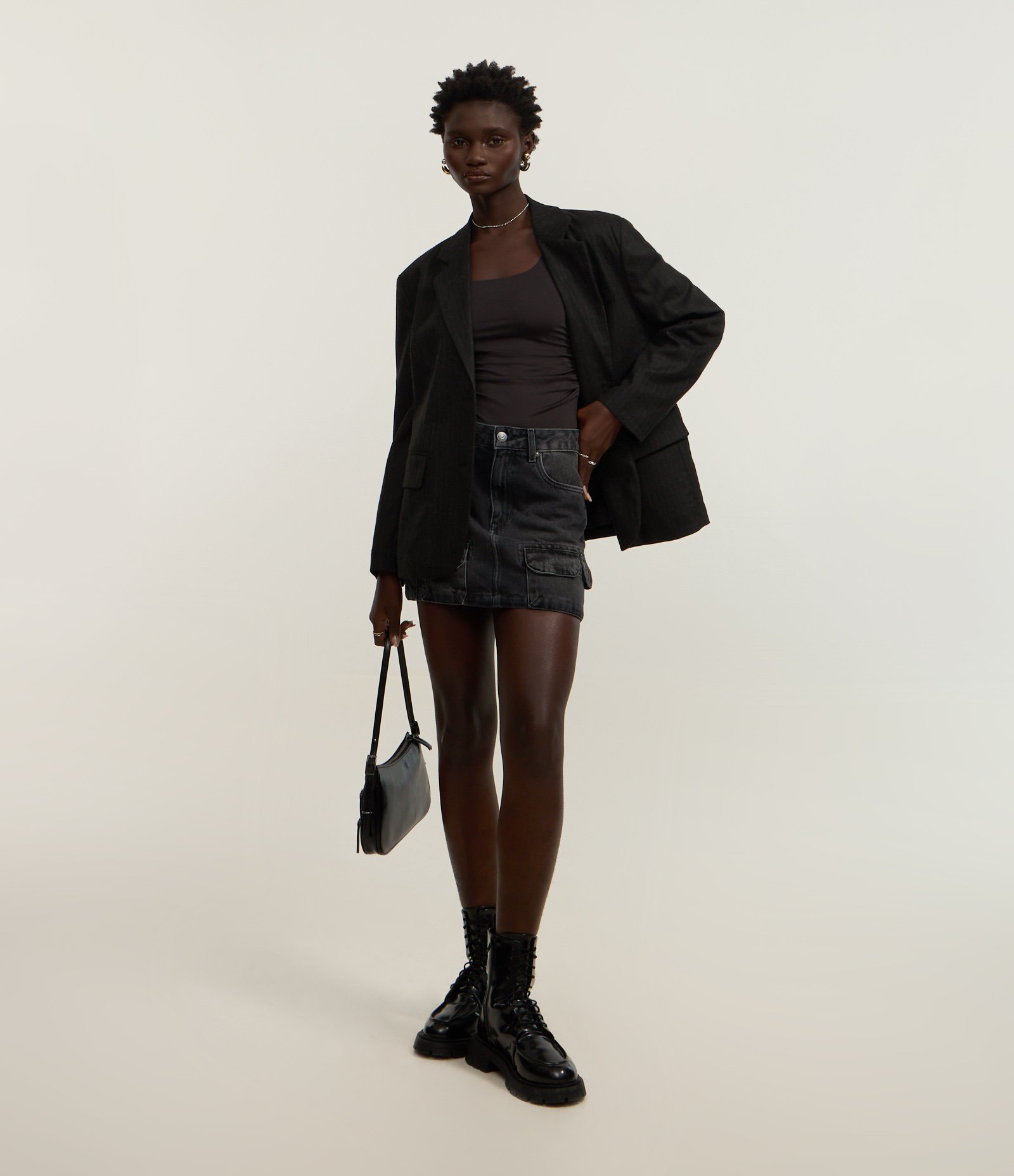 Saia Curta em Jeans com Bolso Cargo Preto 1