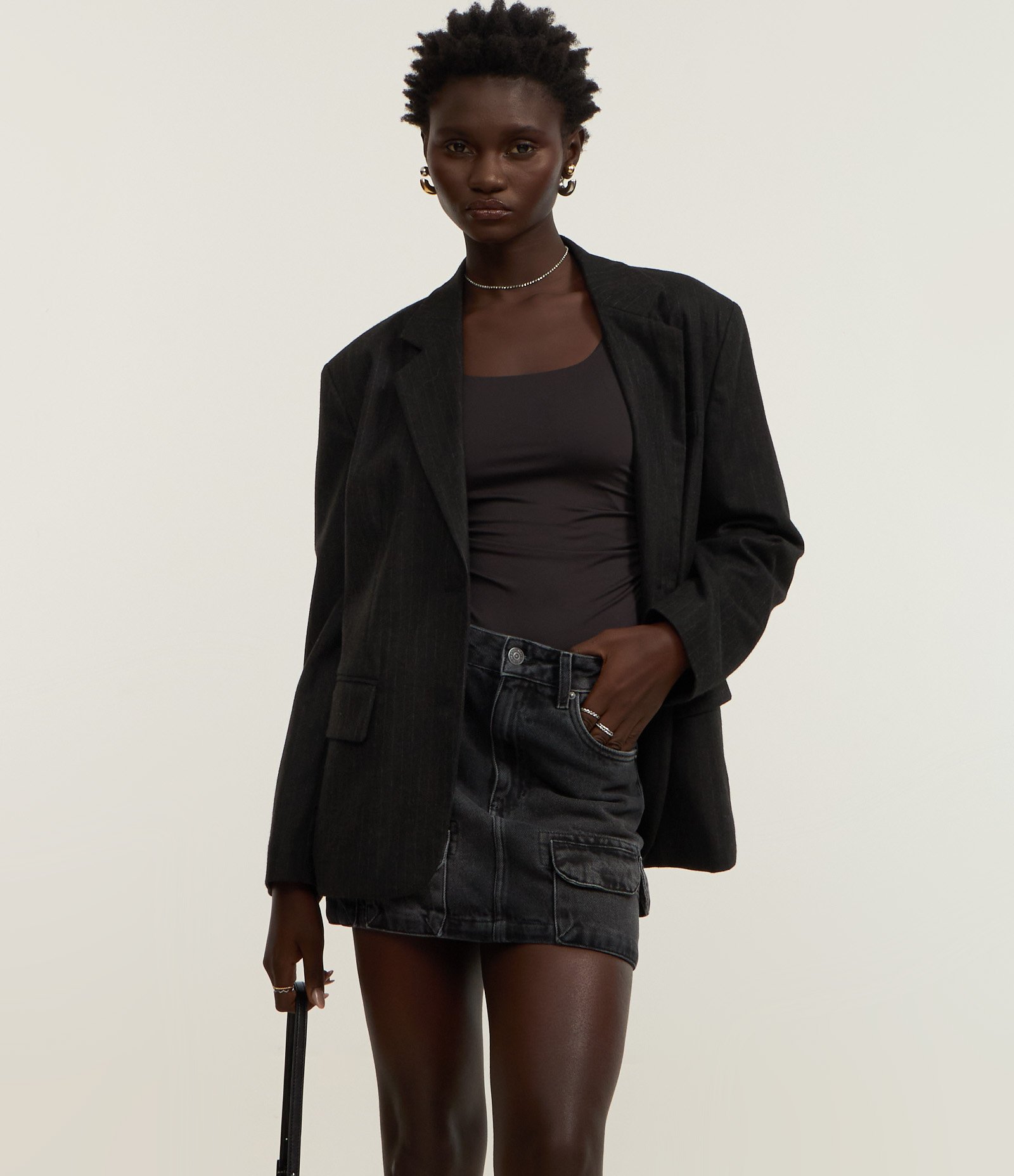 Saia Curta em Jeans com Bolso Cargo Preto 2