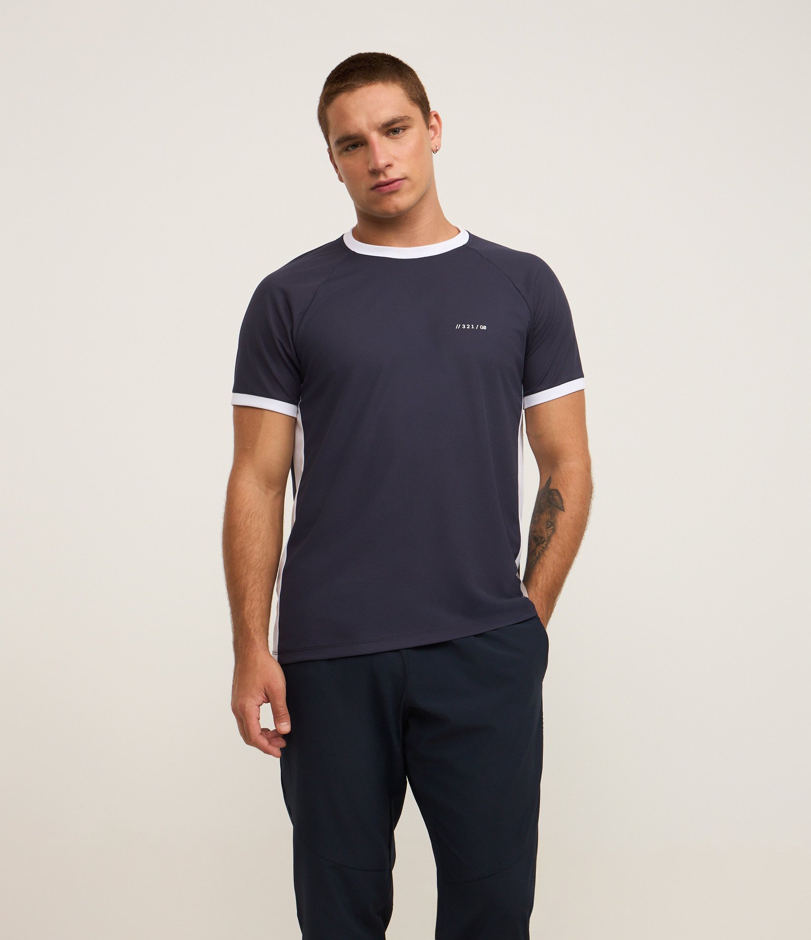 Camiseta Esportiva de Futebol em Tecnologia Dry em Recortes Contrastantes Azul 4