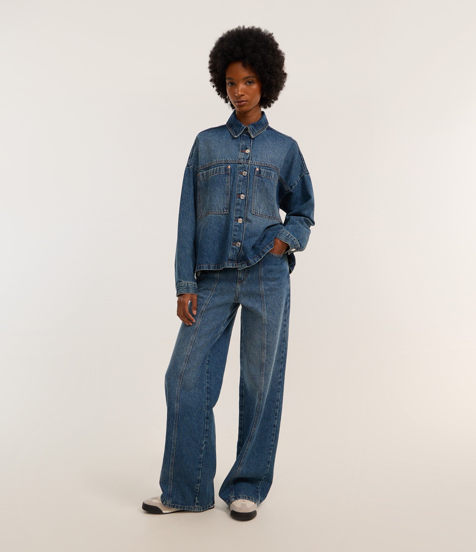 Calça Wide Leg em Jeans com Recote Frontal Azul 1