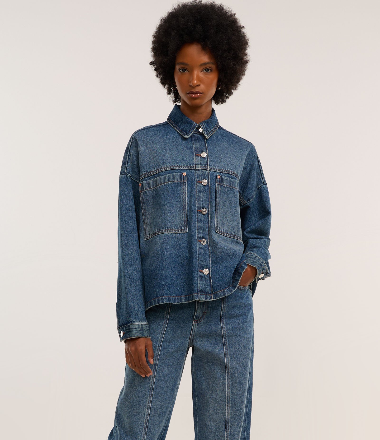 Calça Wide Leg em Jeans com Recote Frontal Azul 2