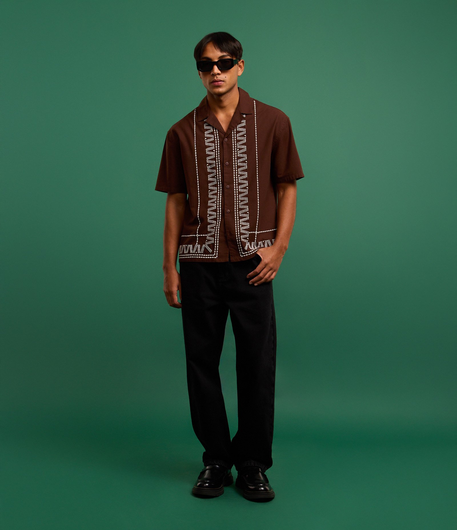 Camisa Boxy em Tricoline com Bordado e Textura Bowling Marrom 2