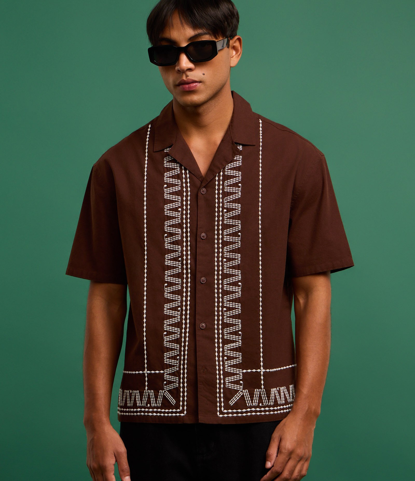 Camisa Boxy em Tricoline com Bordado e Textura Bowling Marrom 4