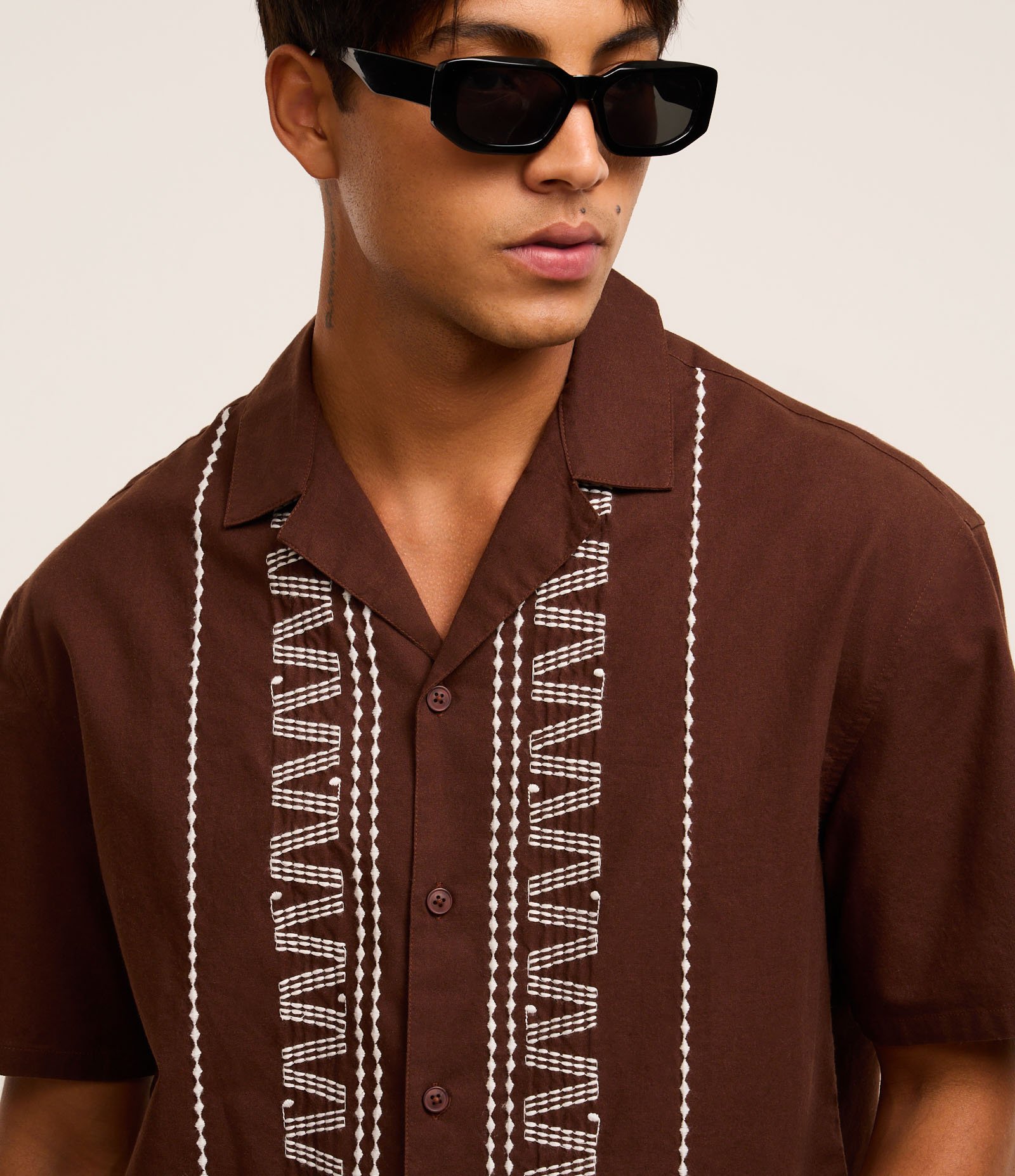 Camisa Boxy em Tricoline com Bordado e Textura Bowling Marrom 5