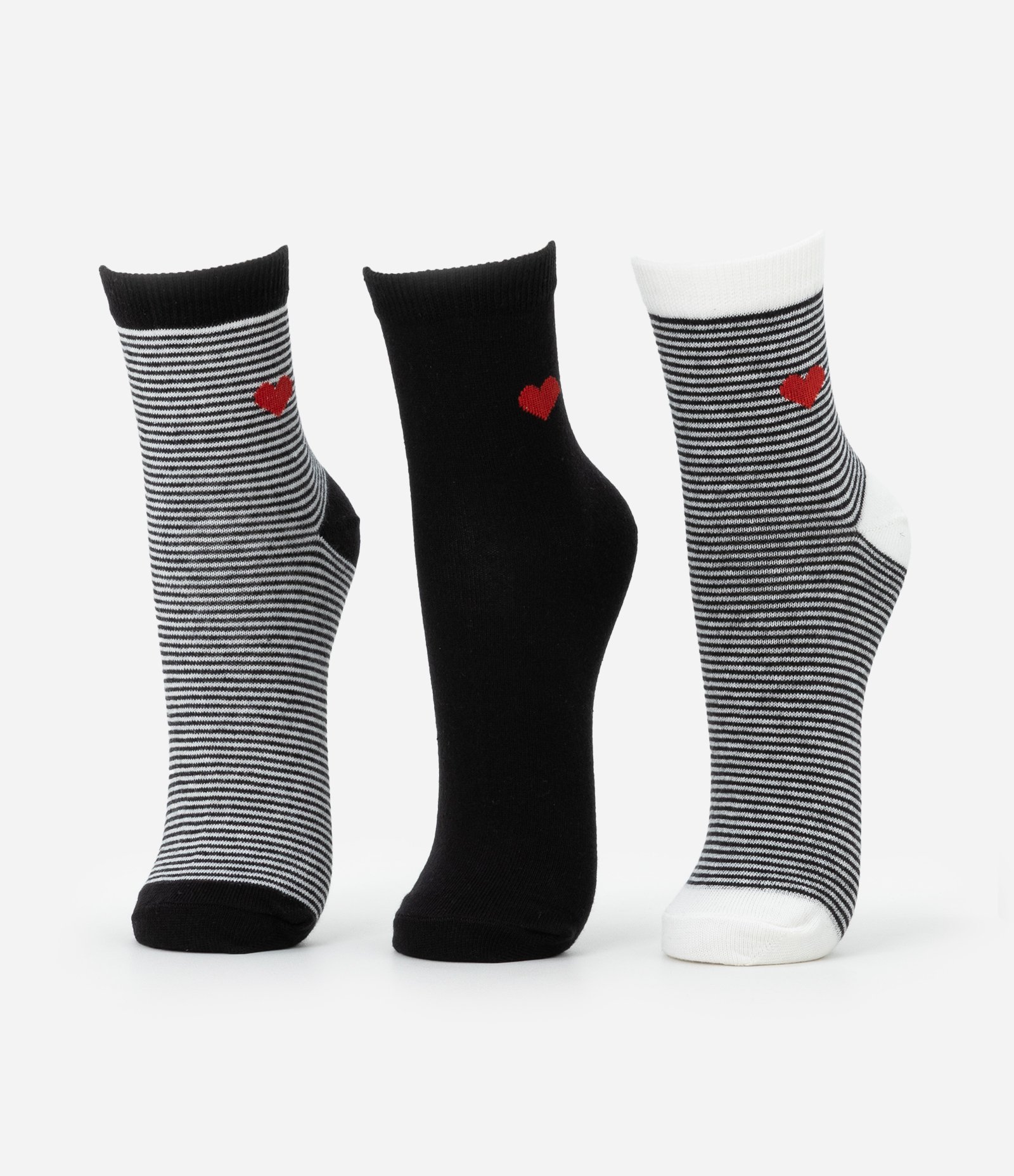 Kit 03 Meias Cano Médio em Algodão com Listras e Coraçãozinho Preto/Branco 1