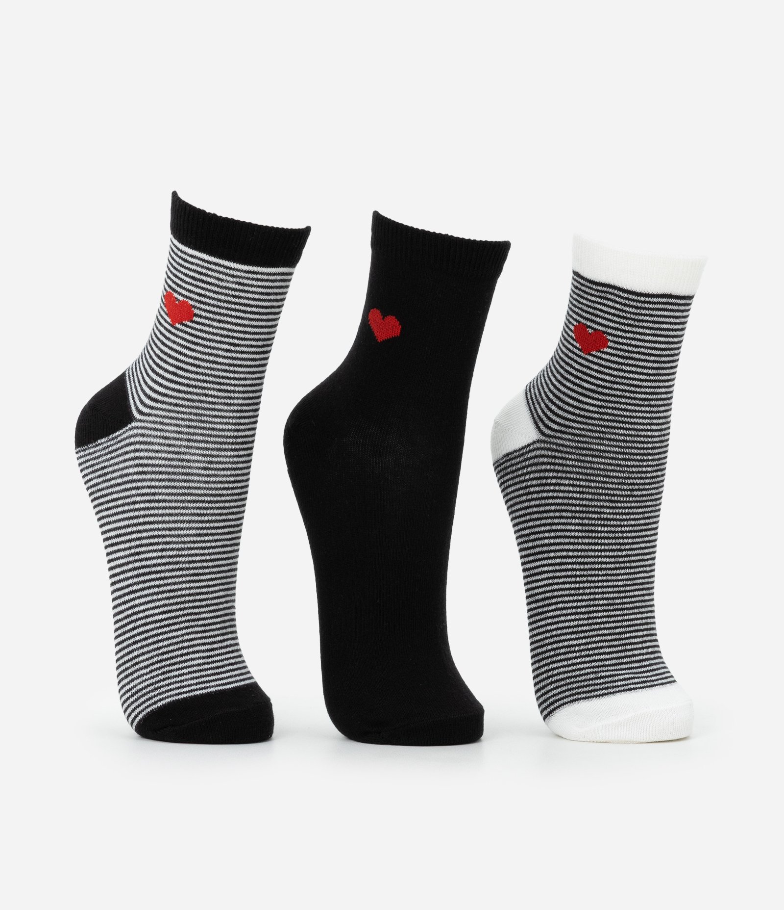 Kit 03 Meias Cano Médio em Algodão com Listras e Coraçãozinho Preto/Branco 2