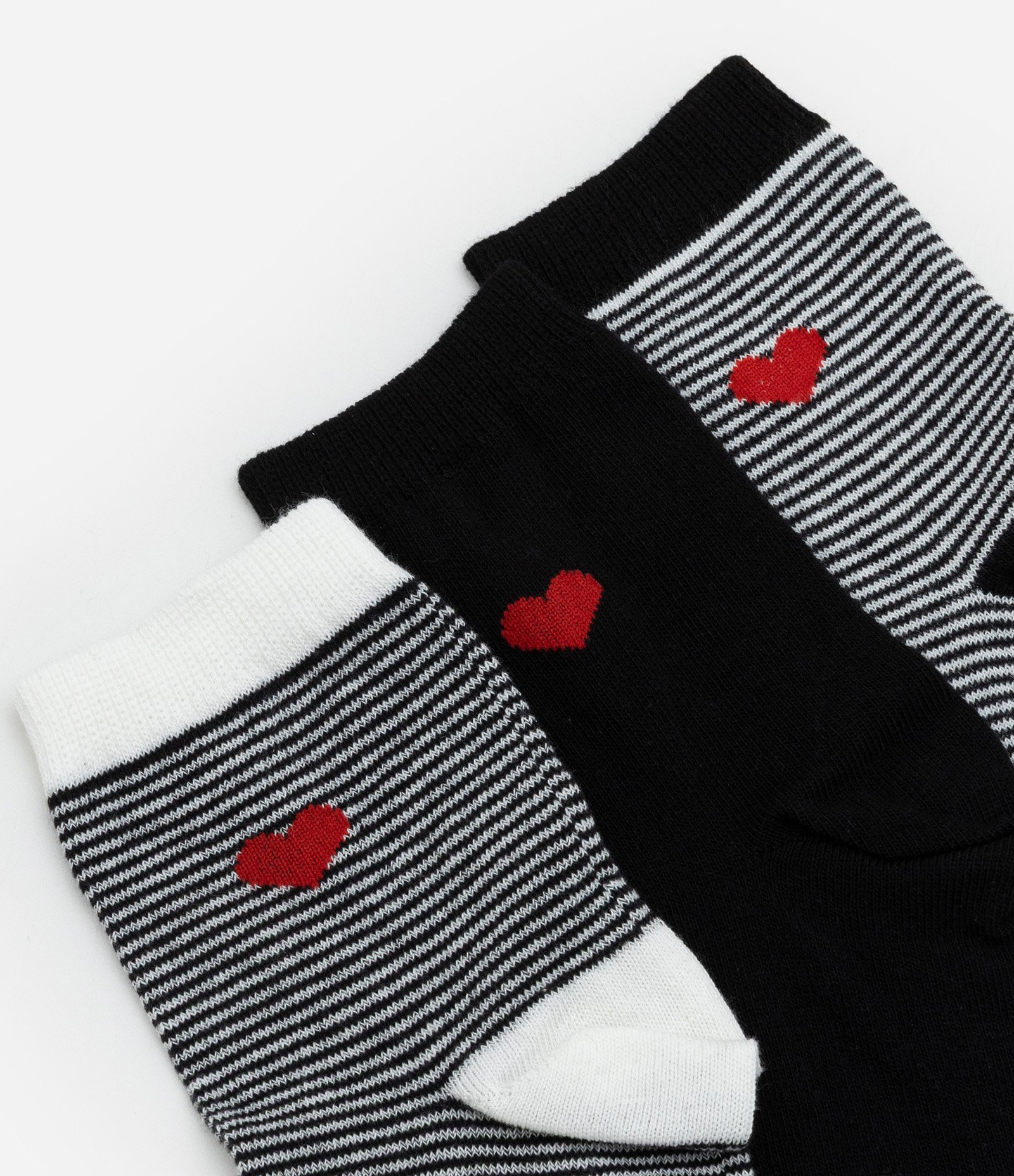 Kit 03 Meias Cano Médio em Algodão com Listras e Coraçãozinho Preto/Branco 4