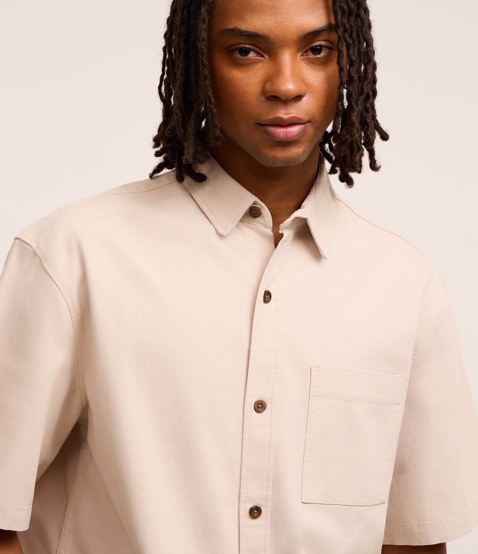 Camisa Boxy em Algodão com Bolso Texturizada Bege 4