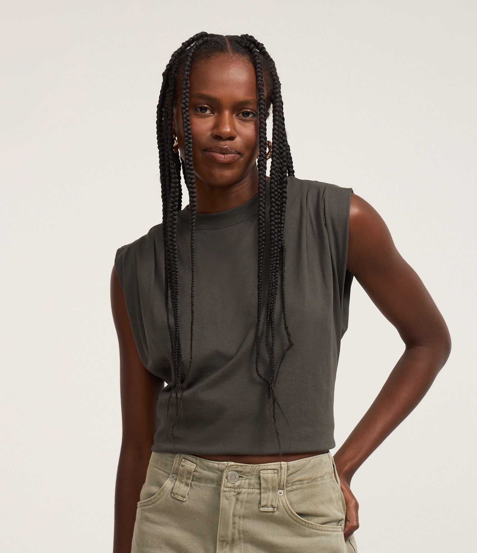 Blusa sem Manga em Algodão com Detalhe Franzido no Ombro Verde 1