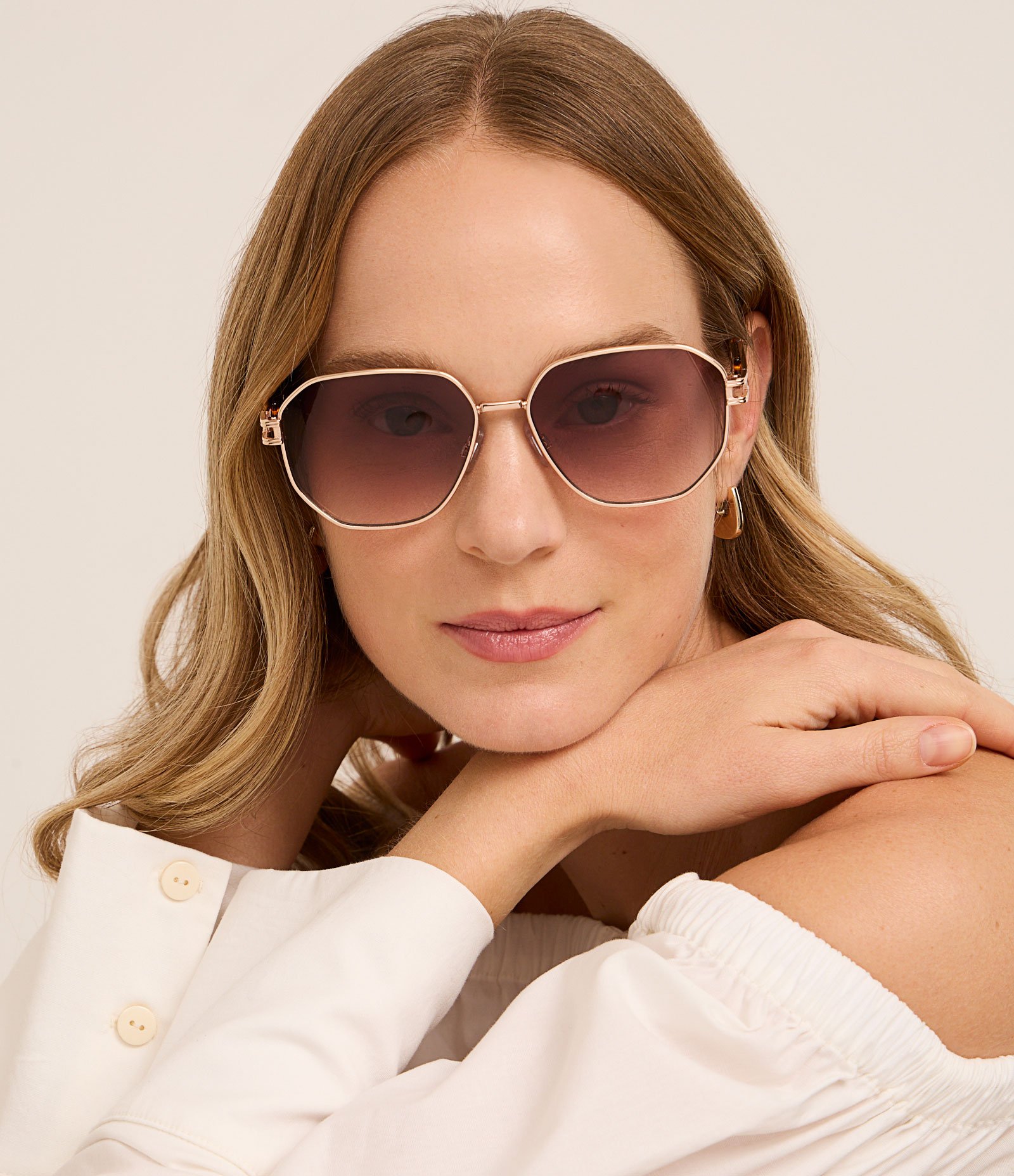 Óculos de Sol Quadrado Hexagonal com Lente Degrade e Haste Vazada Dourado 1