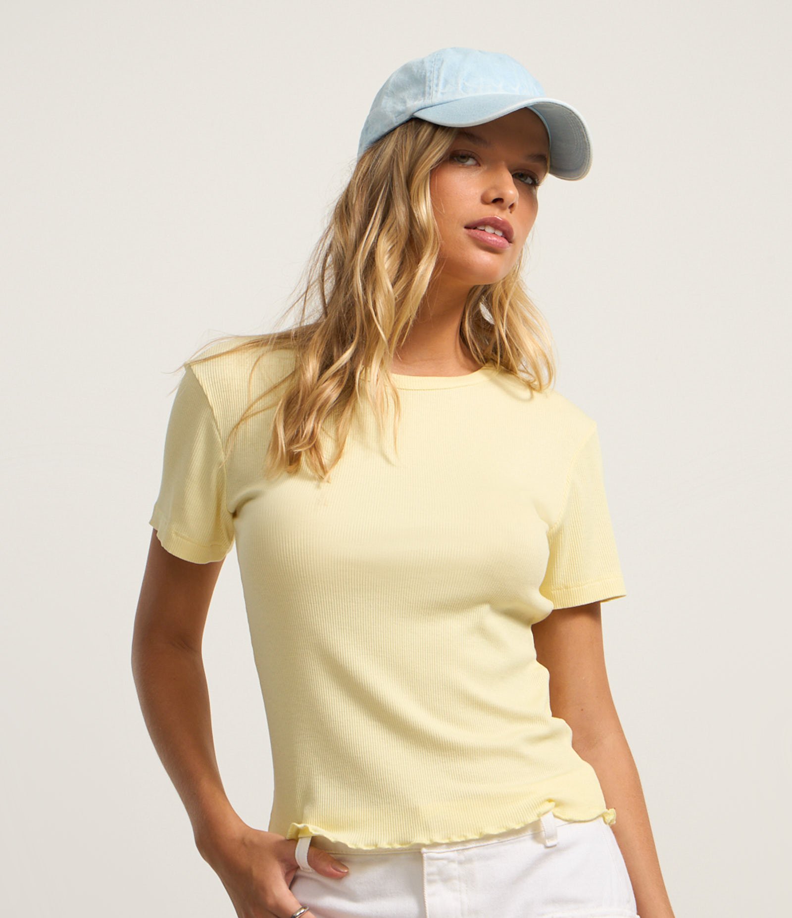 Blusa Básica Texturizada em Viscose com Acabamento Frufru 1