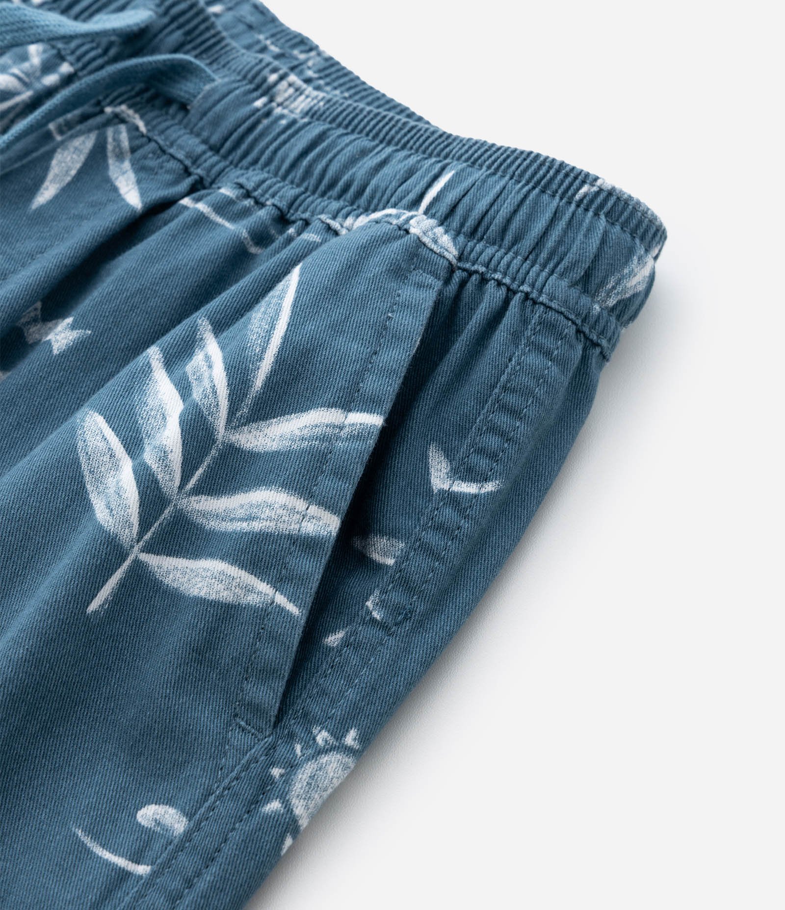 Bermuda Infantil em Sarja com Estampa Tropical - Tam 5 a 14 Anos Azul 4