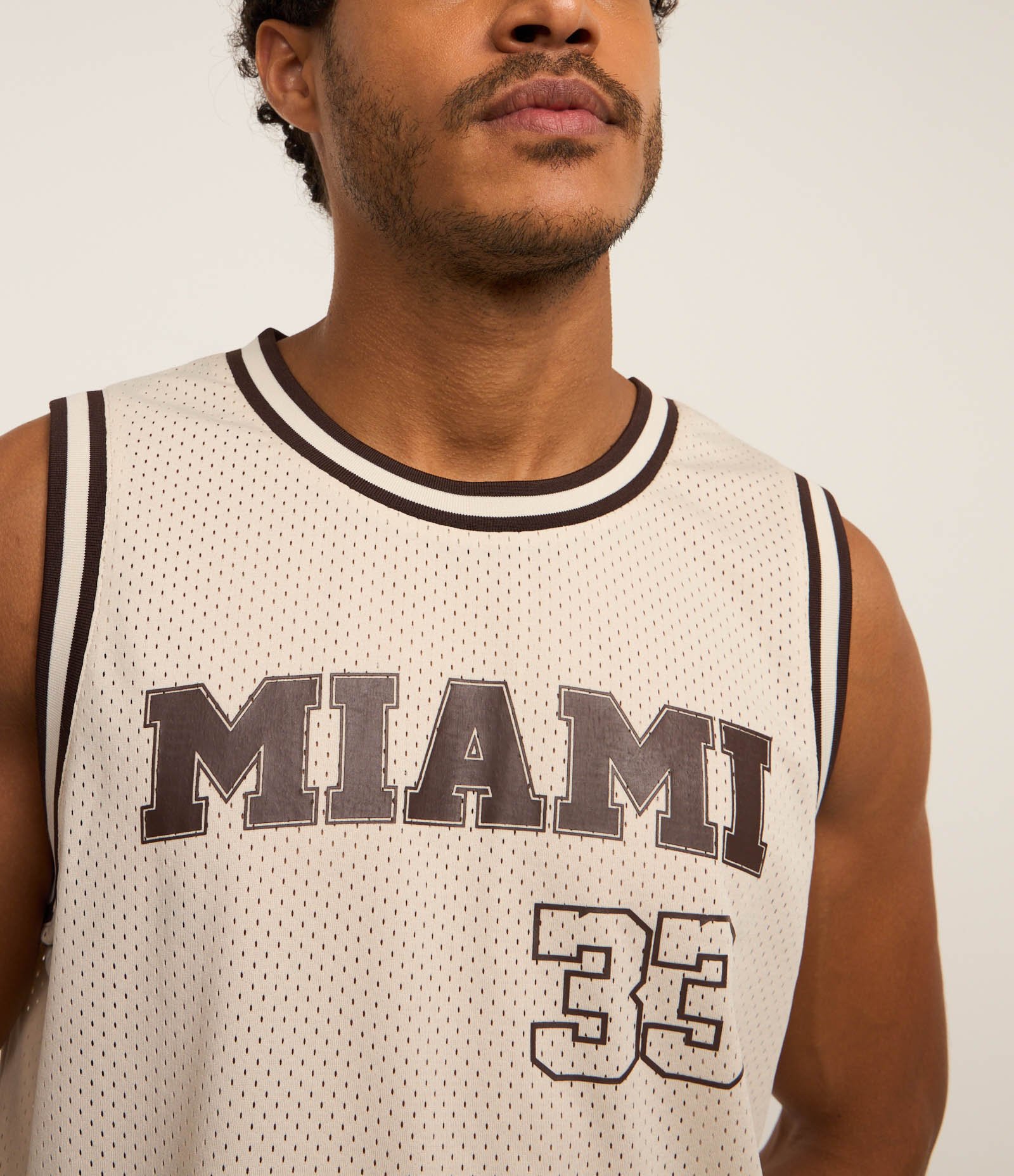 Regata Esportiva de Basquete com Tecnologia Dry e Estampa Lettering Miami Bege 4