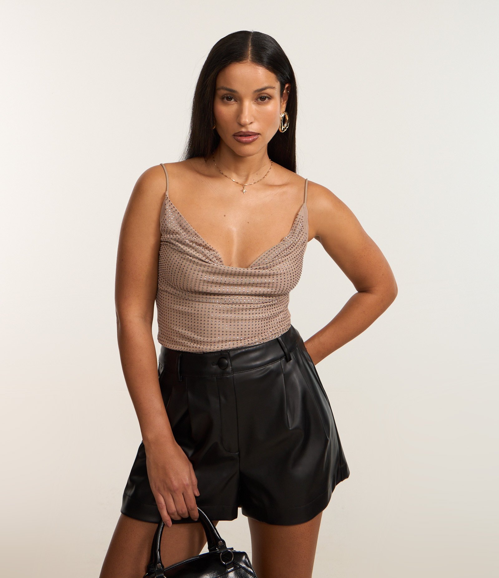 Blusa em Tule Metalizado com Decote Degagê e Alças Finas Marrom 1