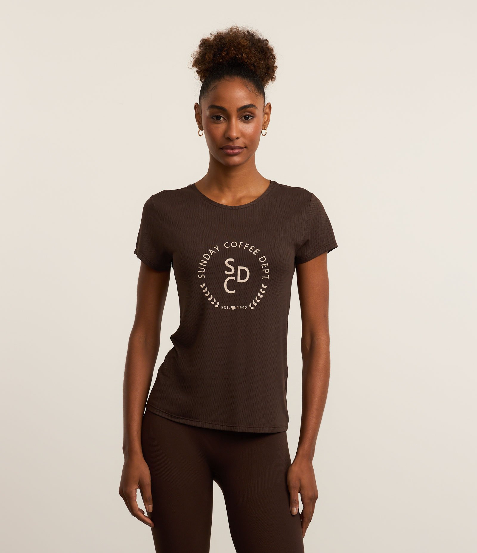 Camiseta Esportiva em Microfibra Texturizada com Estampa Sunday Coffee Marrom 1