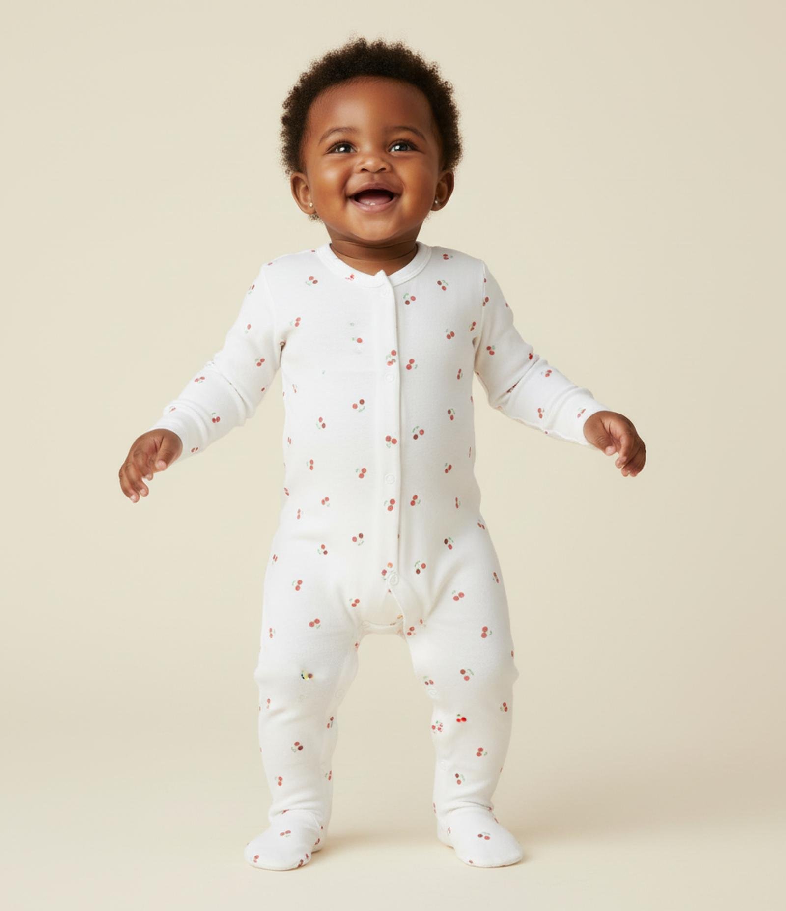 Macacão Infantil em Suedine com Estampa de Cereja - Tam RN a 18 Meses Branco 1