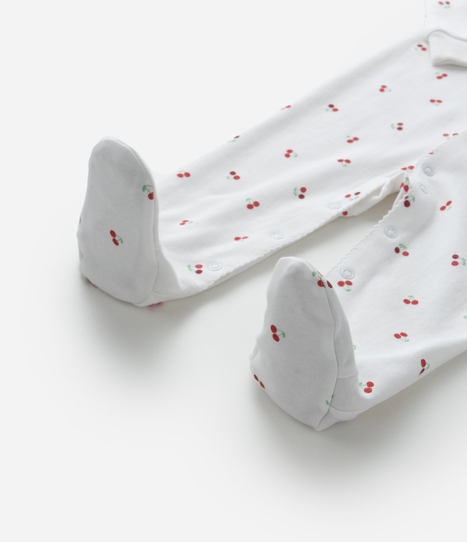 Macacão Infantil em Suedine com Estampa de Cereja - Tam RN a 18 Meses Branco 7