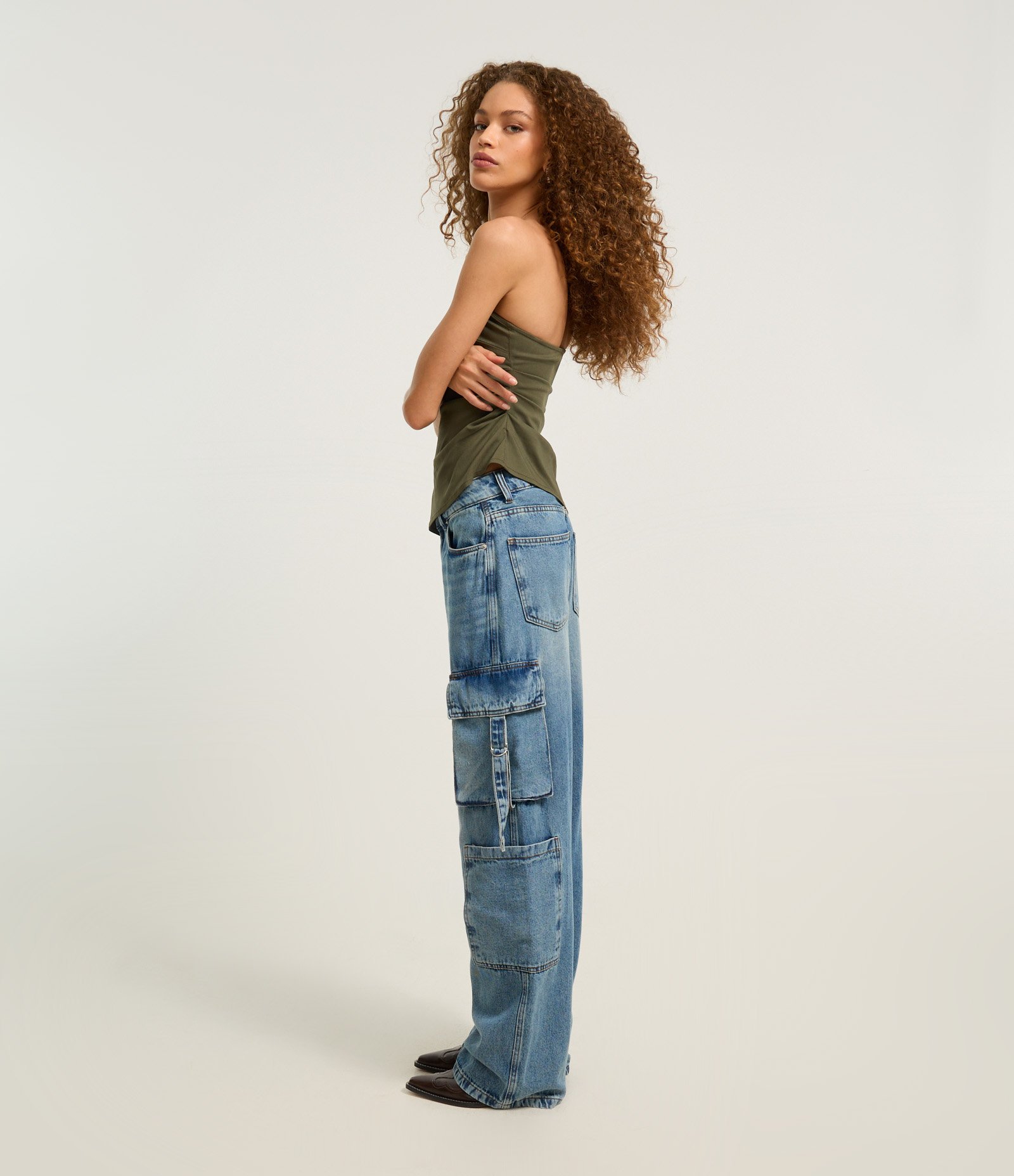 Calça Reta em Jeans com Bolsos Cargo Azul 1