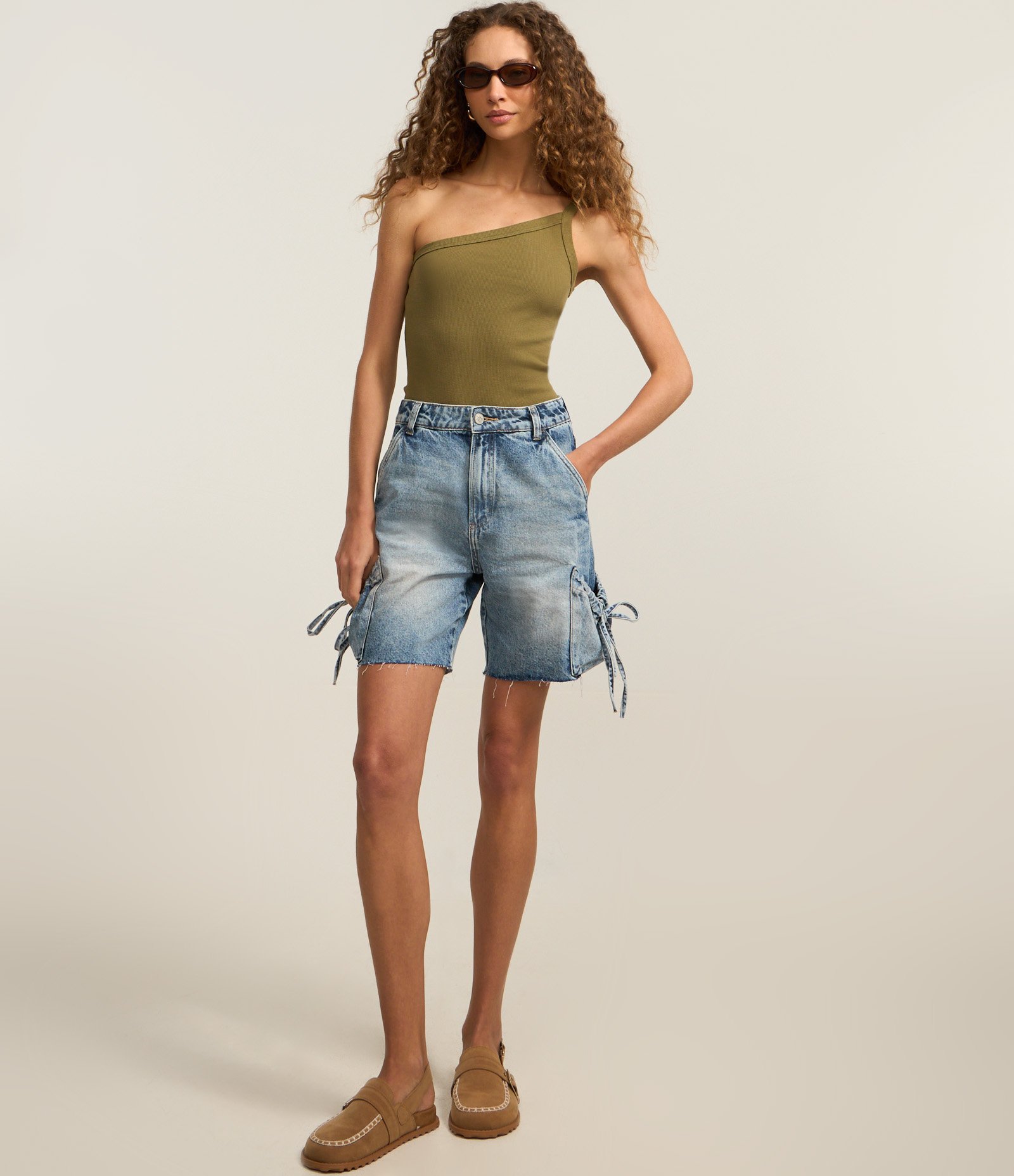 Blusa um Ombro só em Ribana com Textura Leve Verde Oliva 2