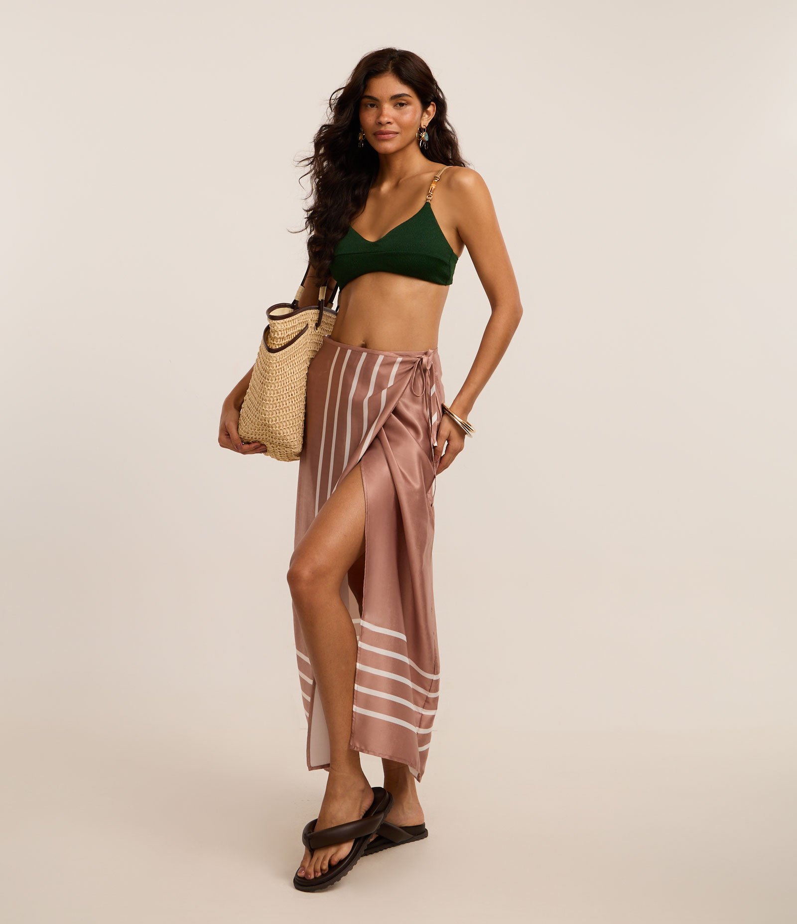 Saída de Praia Saia Transpassada Acetinada com Estampa de Listras Bege 1