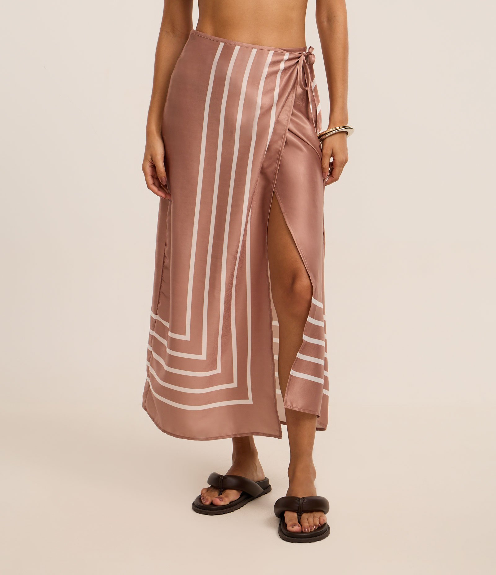 Saída de Praia Saia Transpassada Acetinada com Estampa de Listras Bege 2