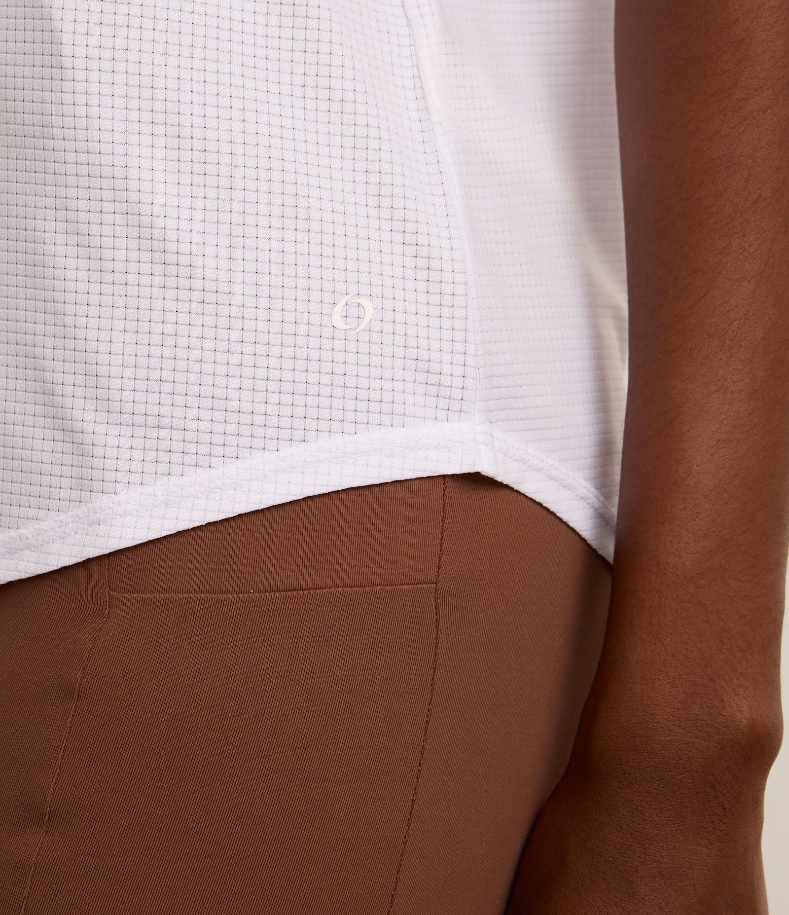 Regata Esportiva em Microfibra Texturizada e Barra Arredondada Branco 3