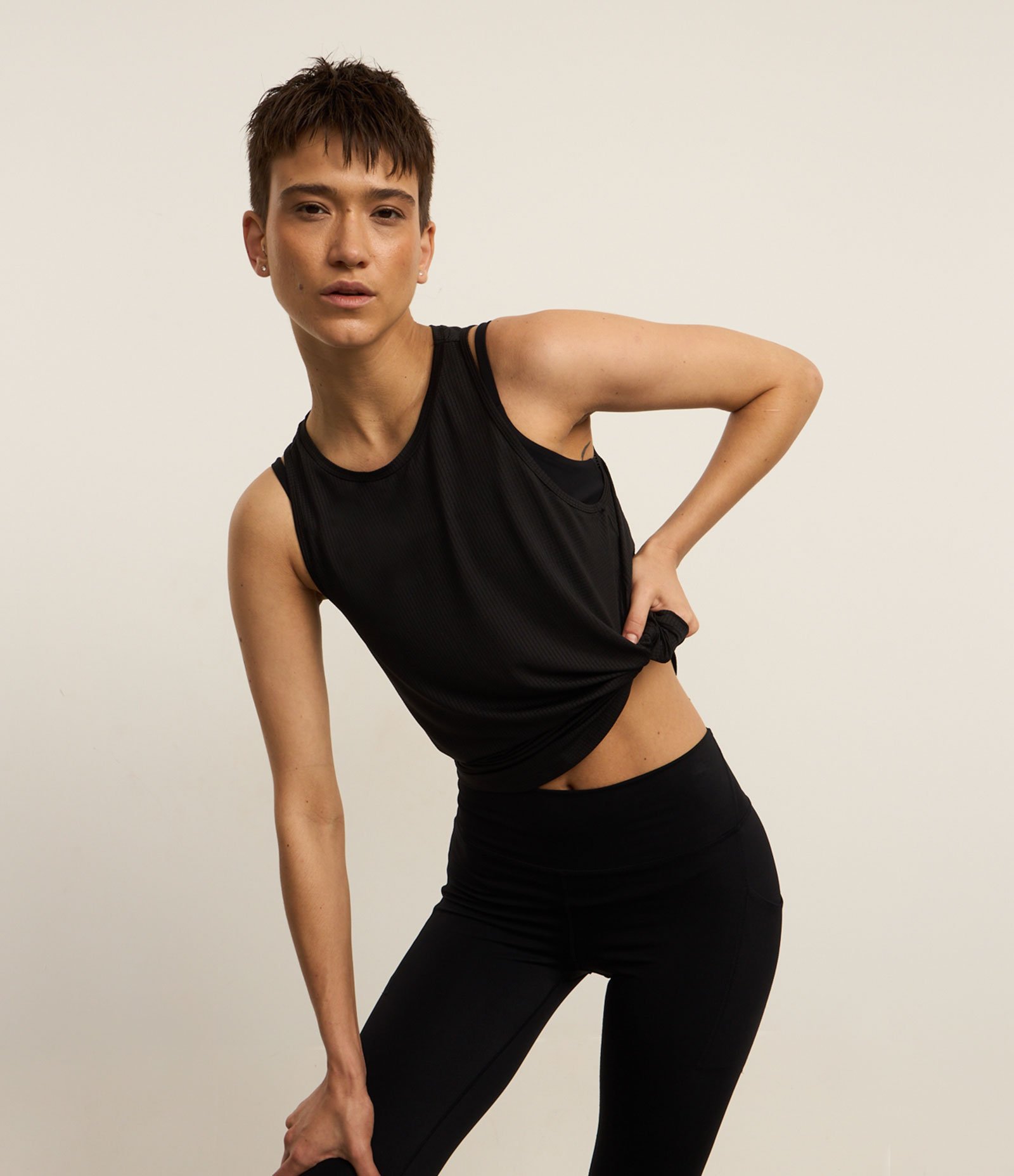 Regata Esportiva em Microfibra Texturizada e Barra Arredondada Preto 1