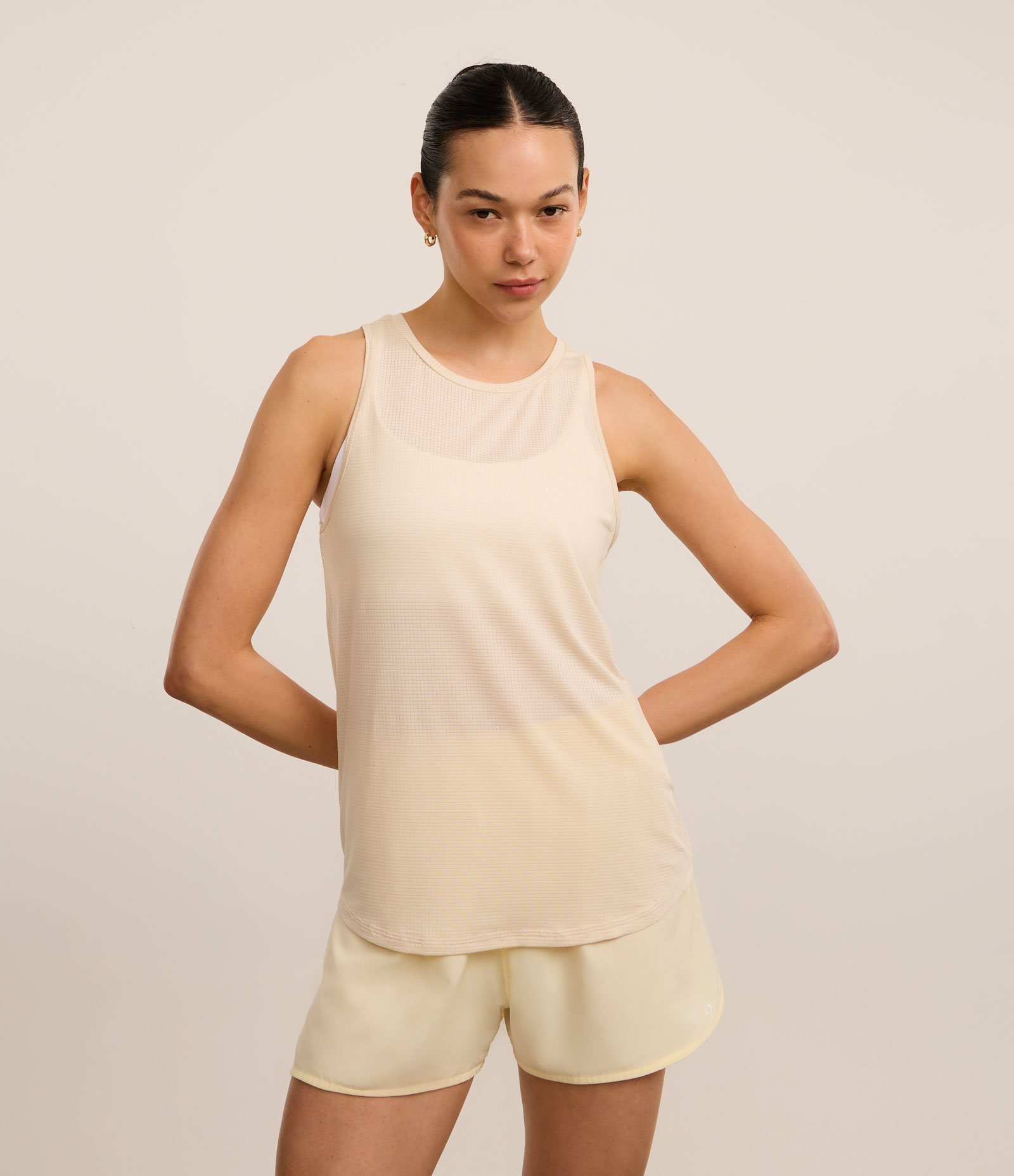 Regata Esportiva em Microfibra Texturizada e Barra Arredondada Bege 1