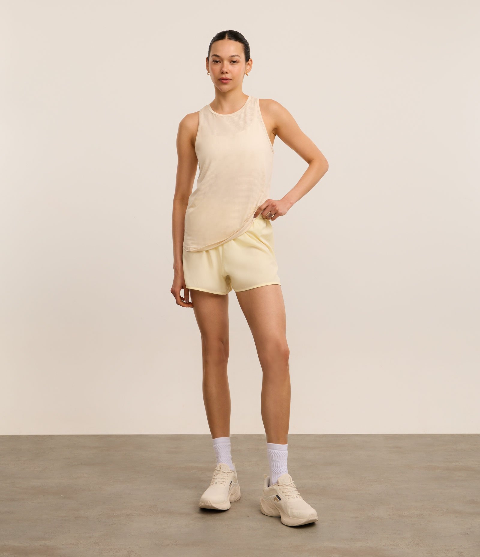 Regata Esportiva em Microfibra Texturizada e Barra Arredondada Bege 2