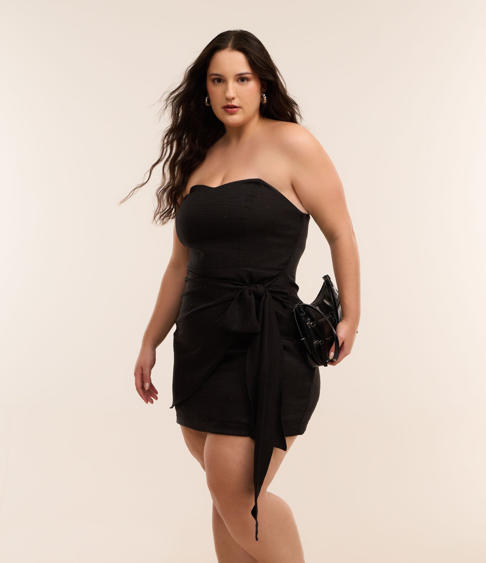 Vestido Curto em Viscose com Nó e Brilhos Curve & Plus Size Preto 1