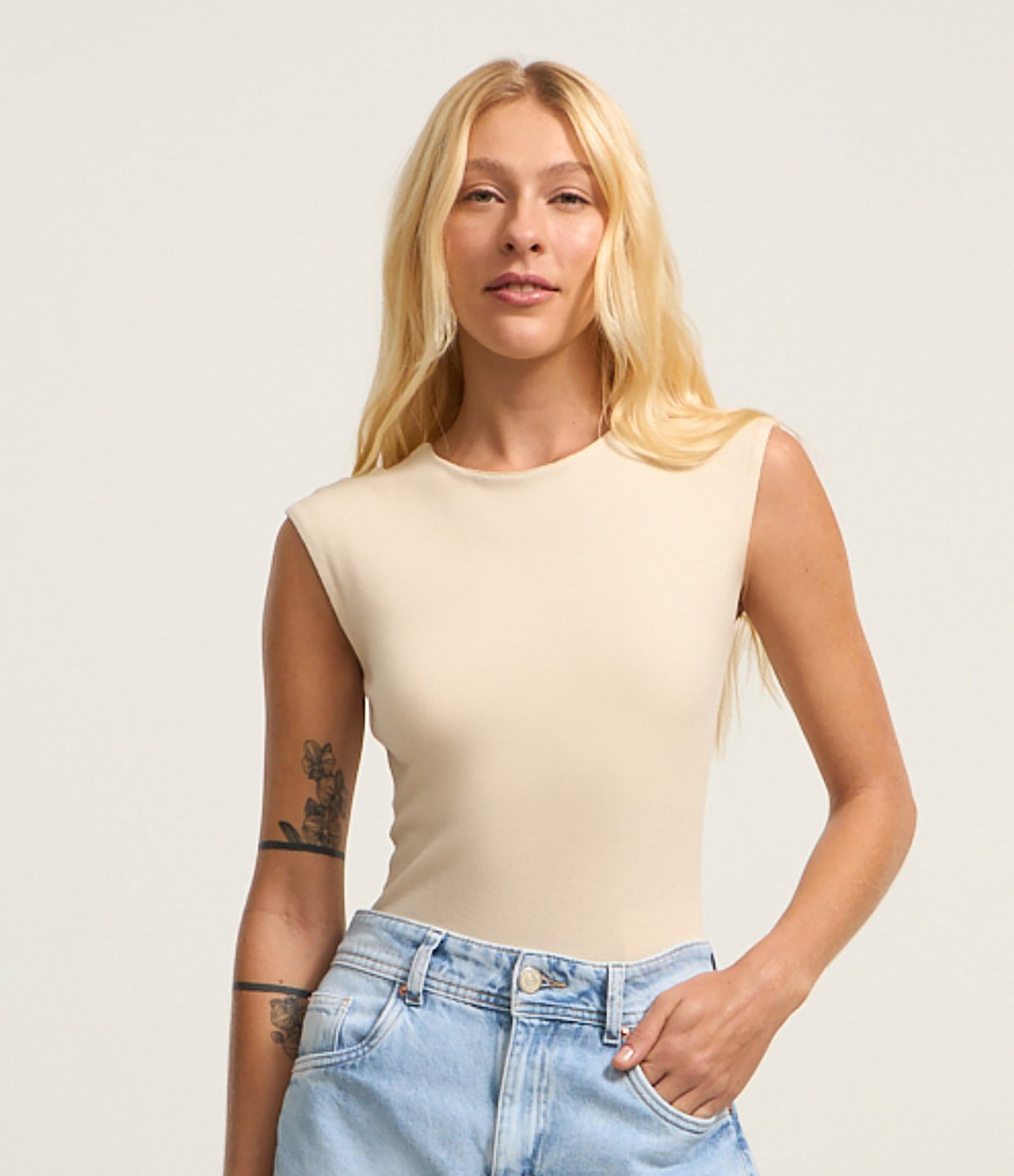 Body em Ribana com Ombro Caído Bege 3