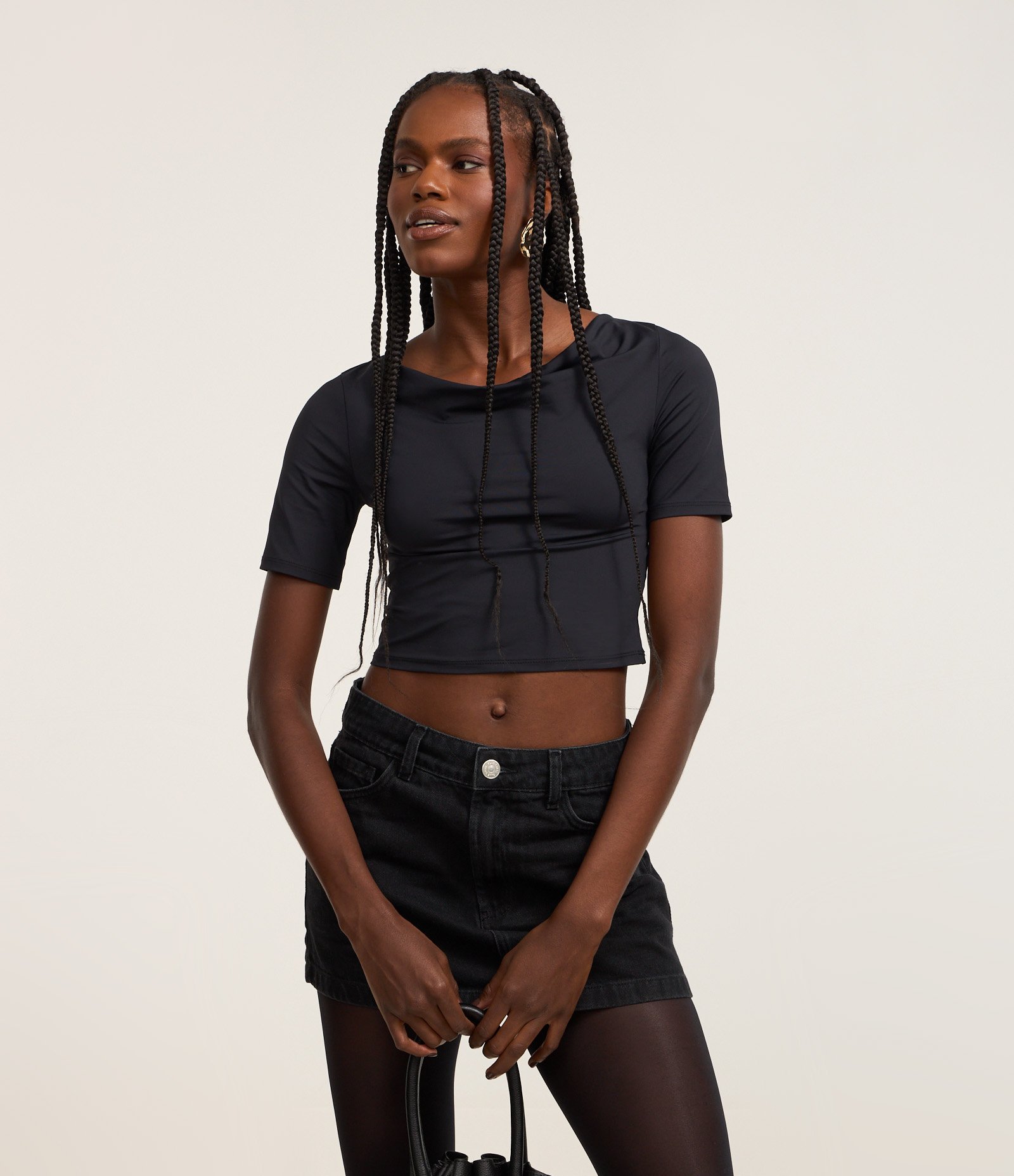 Blusa Cropped em Microfibra com Decote Degagê Preto 1