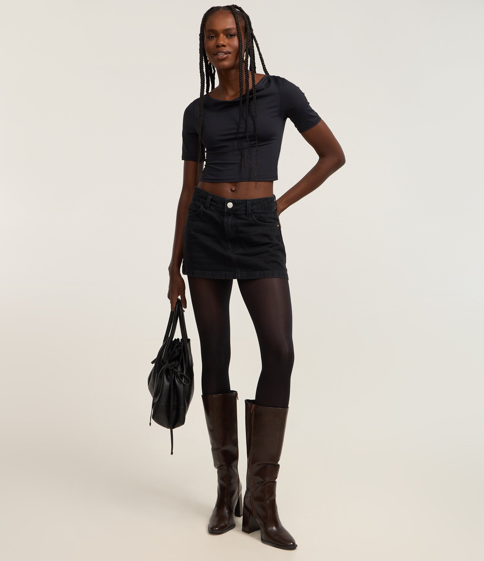 Blusa Cropped em Microfibra com Decote Degagê Preto 2