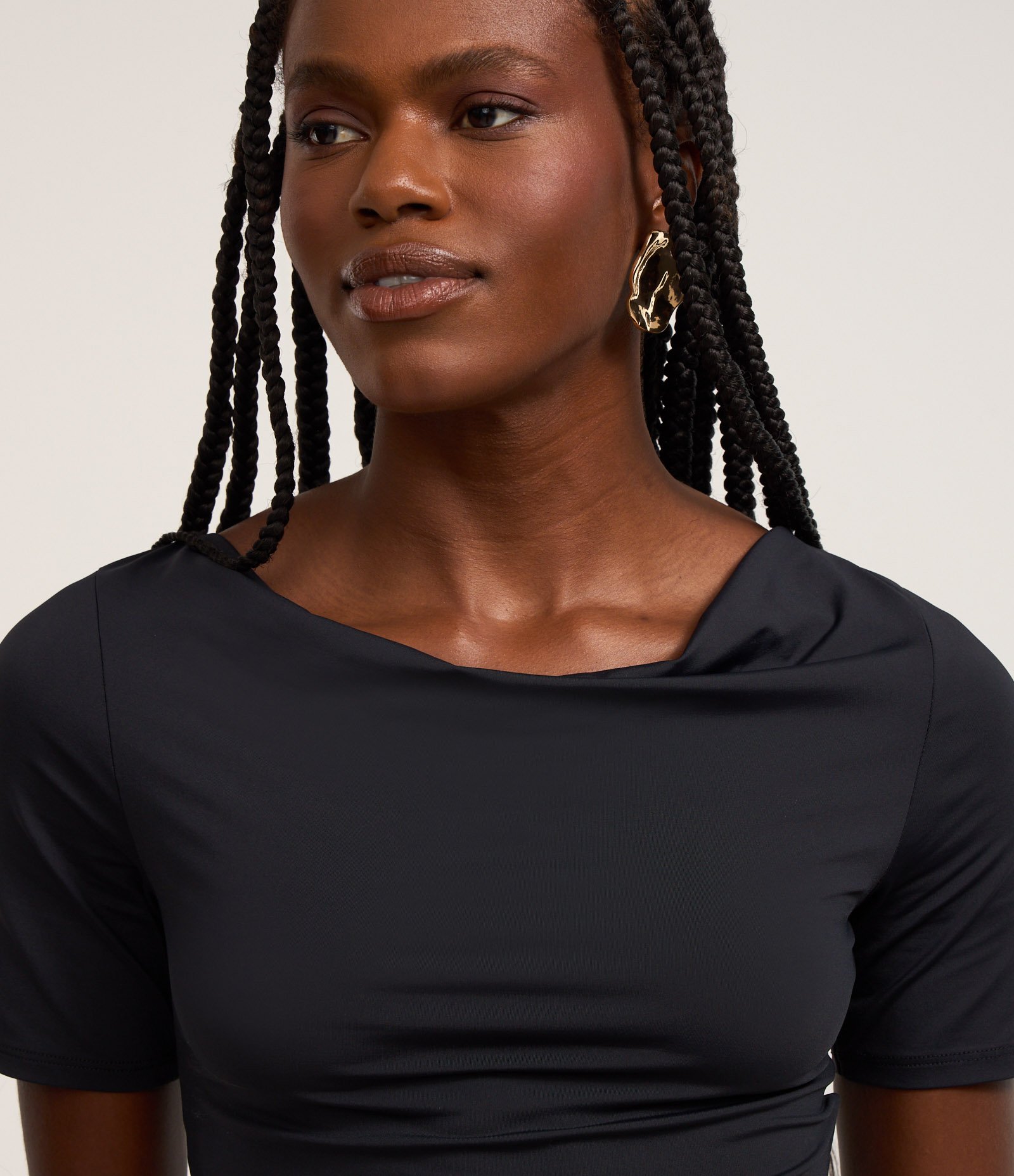 Blusa Cropped em Microfibra com Decote Degagê Preto 3