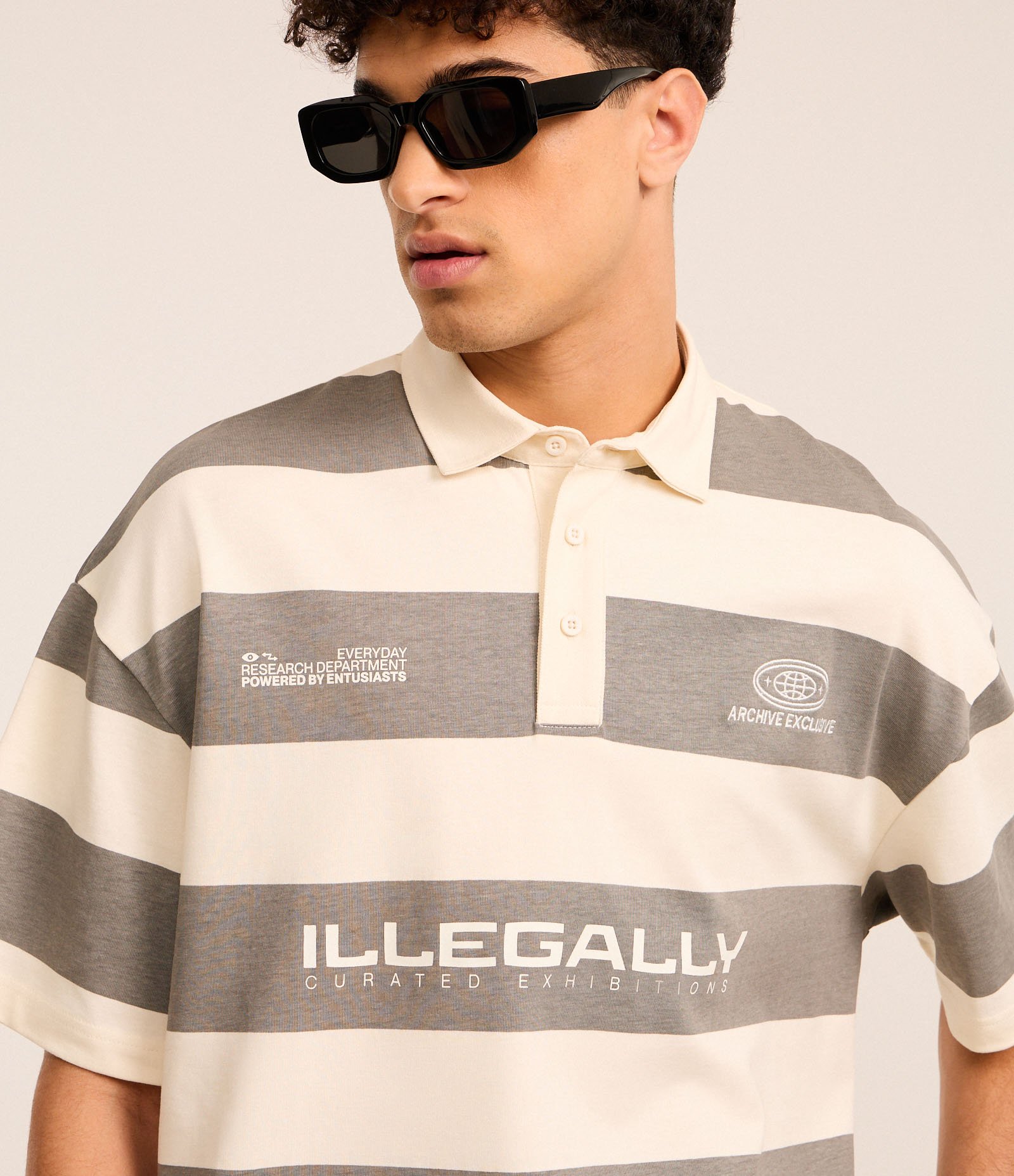 Camisa Polo Oversized em Algodão com Estampa Lettering e Listras Off white/Cinza 5