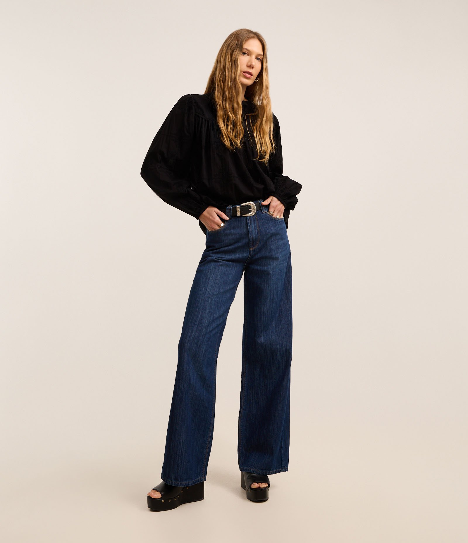 Blusa Bata Boho em Voal com Gola Padre e Recorte no Busto Preto 2