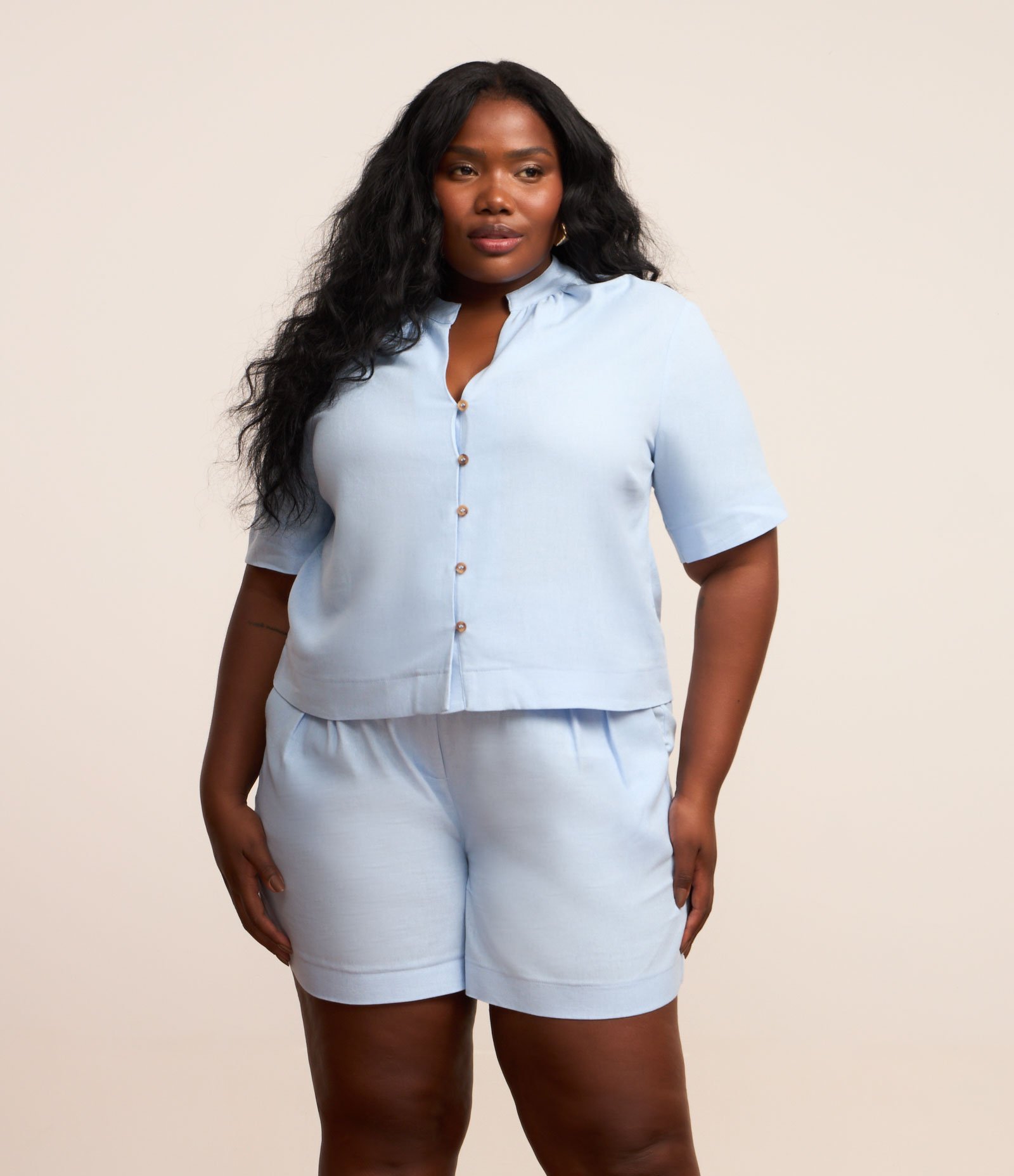 Camisa com Linho com Gola Padre Curve & Plus Size Azul 1